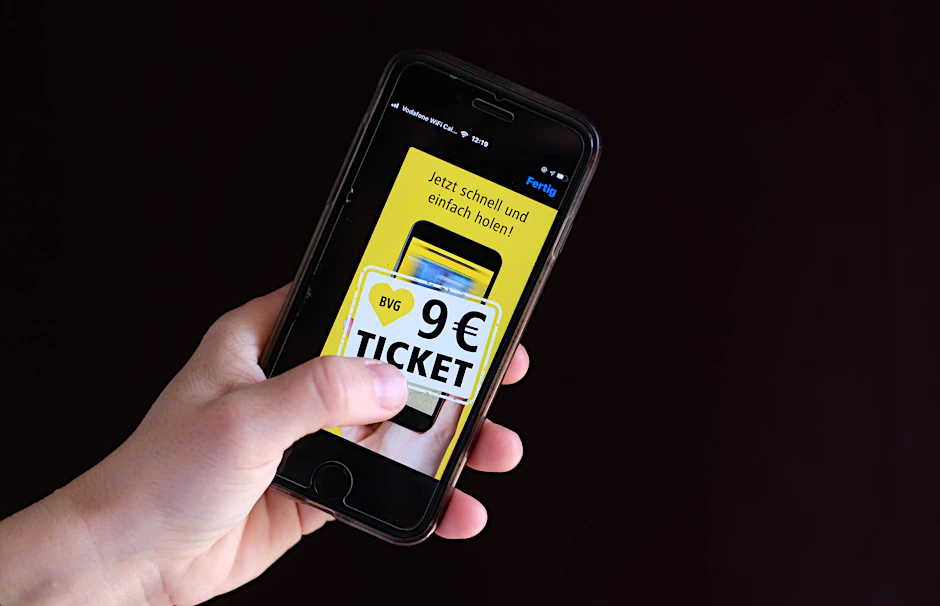 Schon vor der Bundesrat-Entscheidung verkaufte die BVG das Neun-Euro-Ticket.