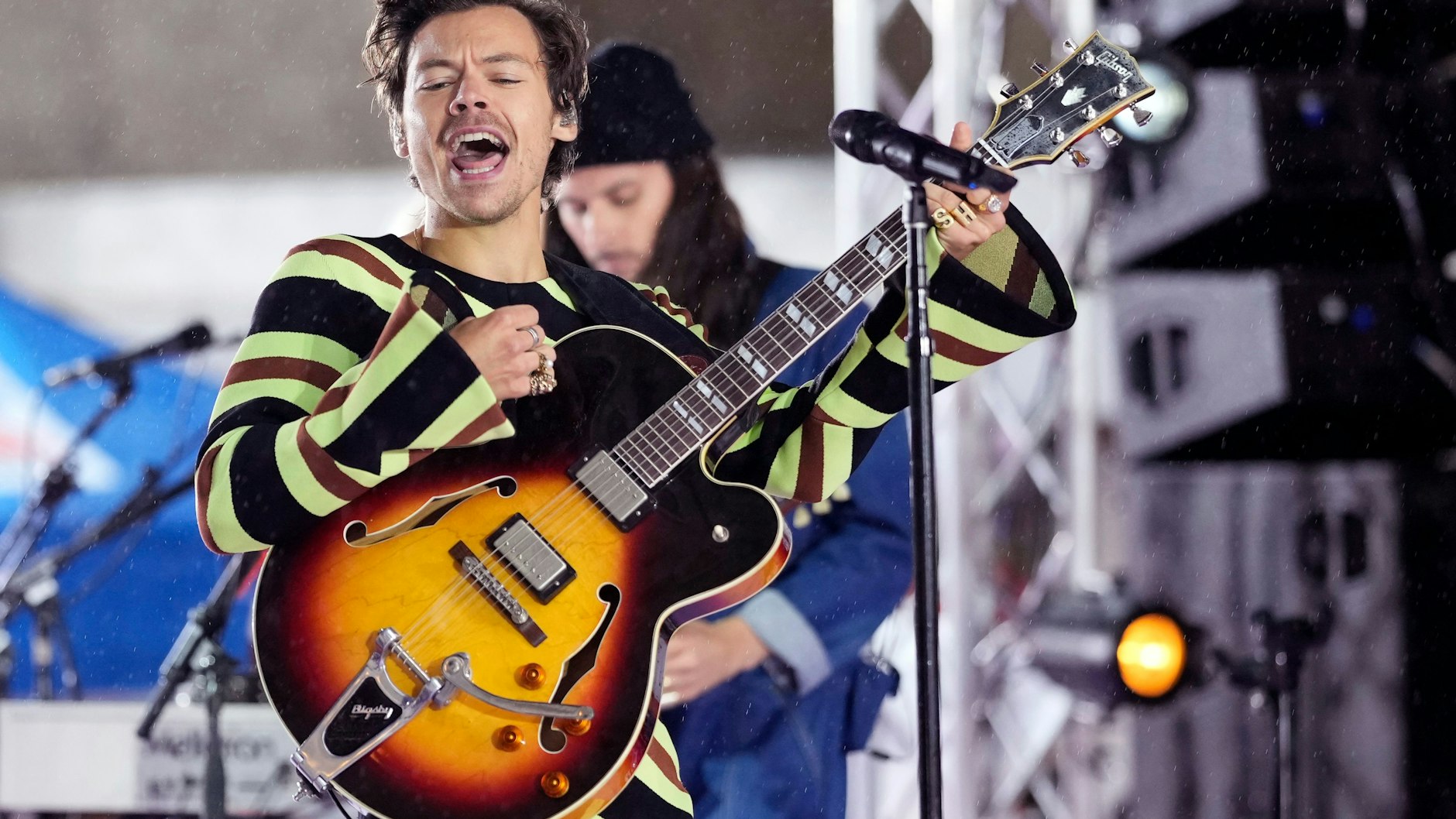 Herr des Rings: Harry Styles hat sein liebstes Schmuckstück zurück und kann sich dafür bei seinen Fans bedanken.