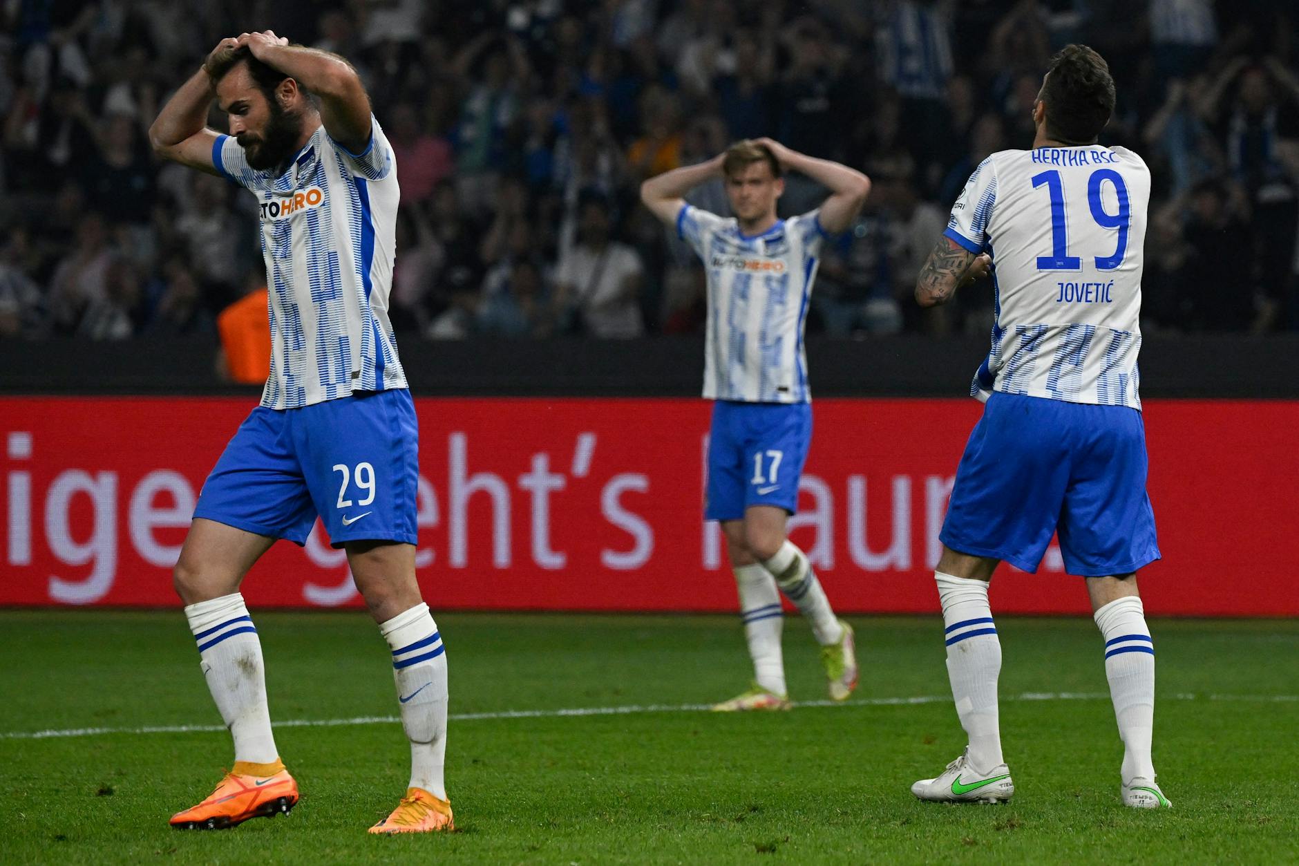 Herthas Lucas Tousart, Maximilian Mittelstaedt und Stevan Jovetic (v. l. n. r.) hadern mit ihrem Schicksal.