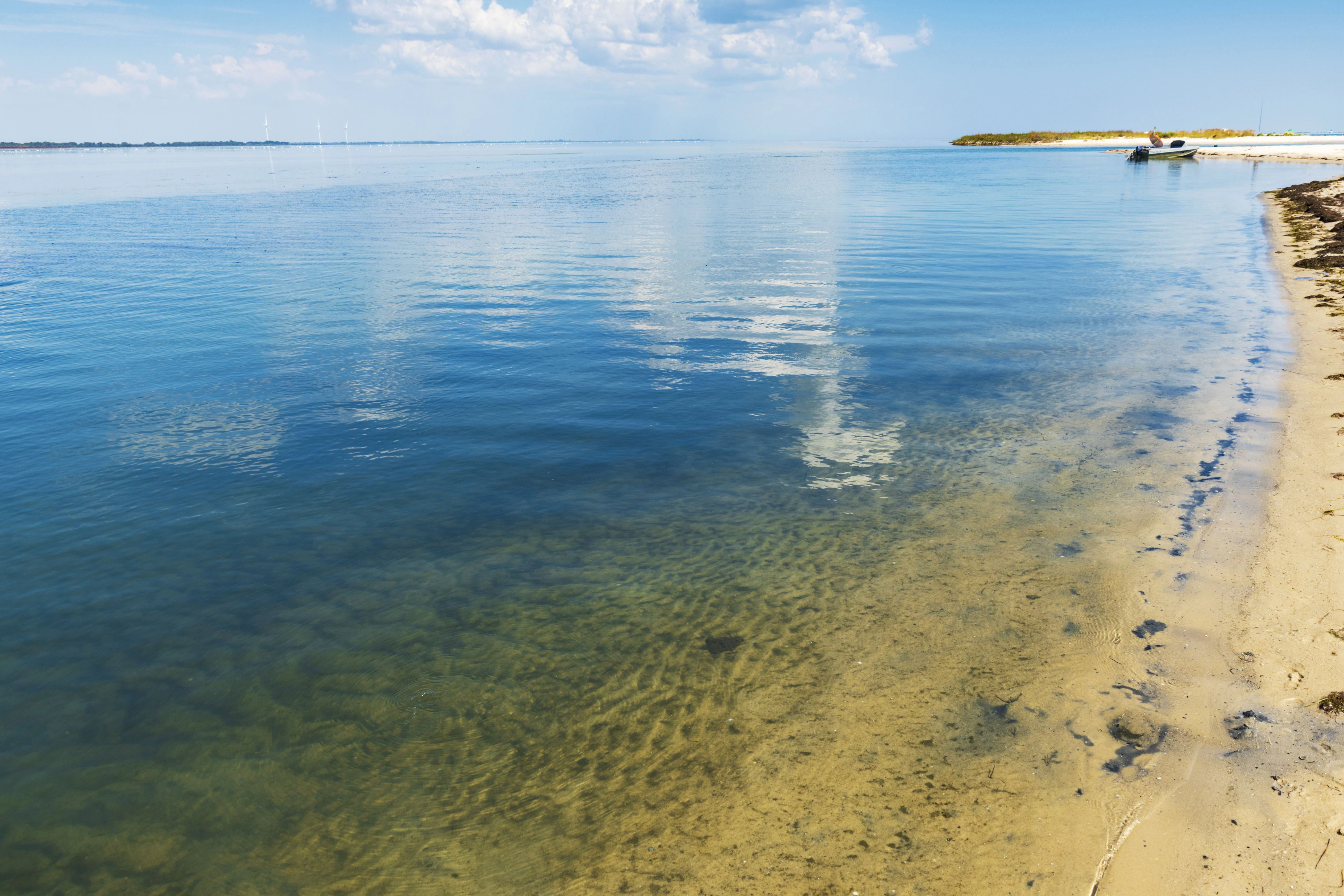 In der Ukraine gibt es wunderschöne Strände am Schwarzen Meer, wie auf der Insel Dscharylhatsch.