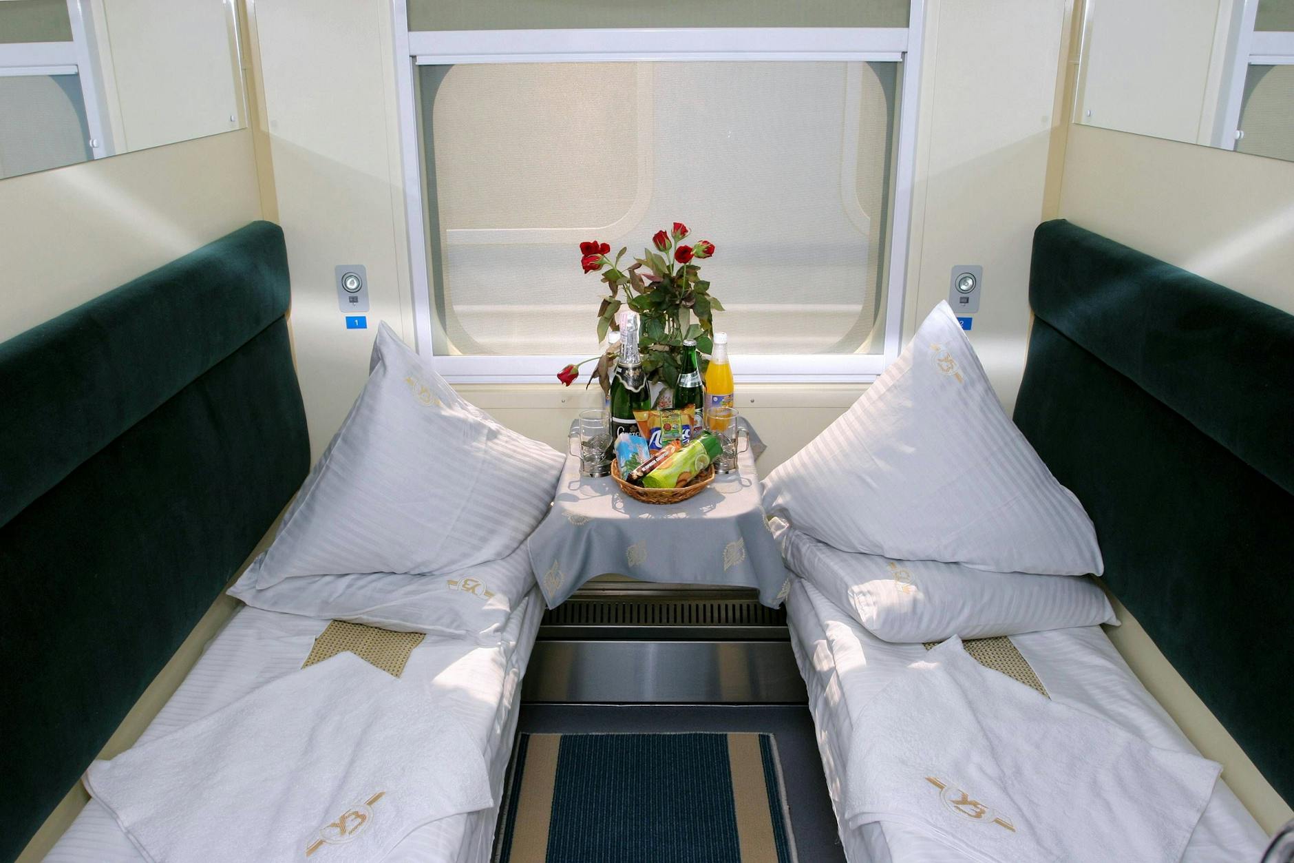 Schlafwagenabteil in einem Nachtzug: Reisen mit dem Nachtzug in der Ukraine sind bequem und sparen Hotelkosten.