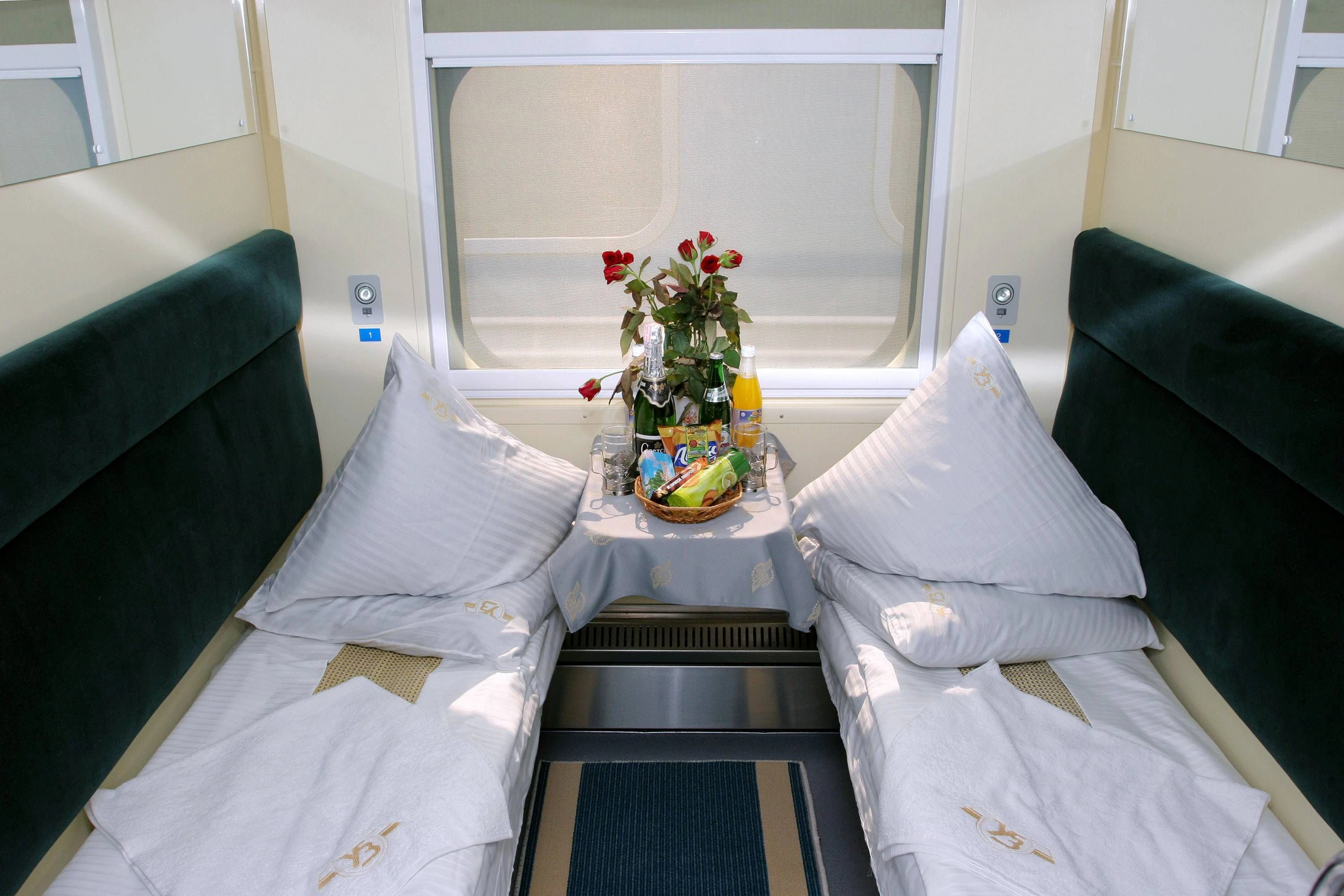 Schlafwagenabteil in einem Nachtzug: Reisen mit dem Nachtzug in der Ukraine sind bequem und sparen Hotelkosten.
