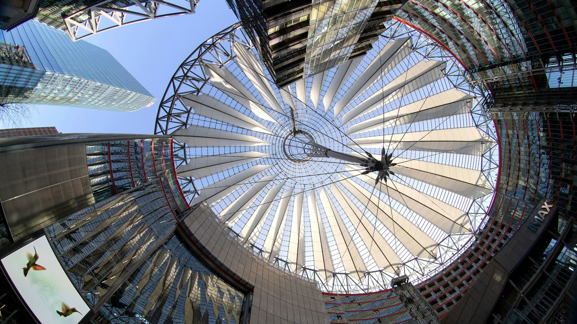Das Sony Center am Potsdamer Platz gehört nun zur Hälfte dem norwegischen Staatsfonds.