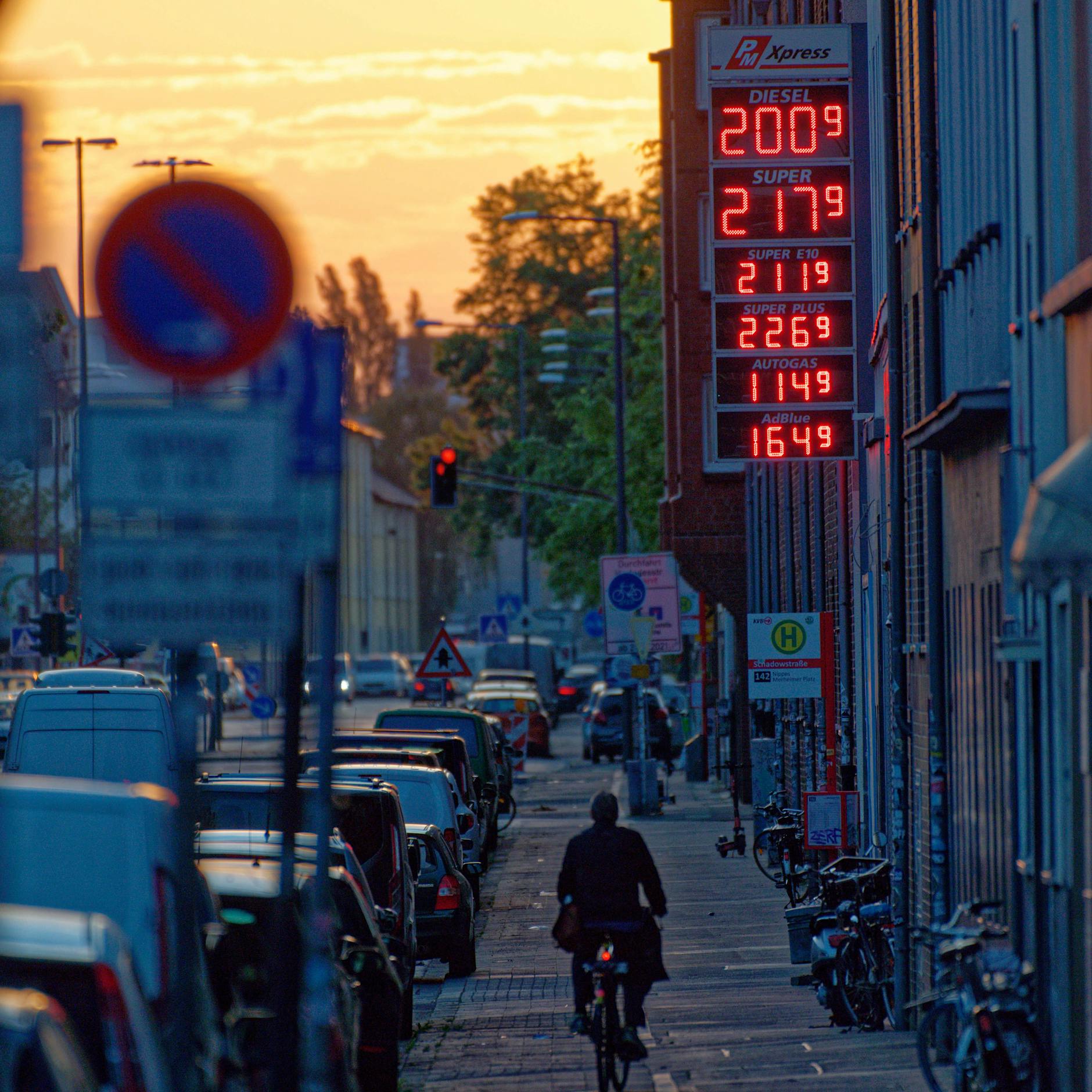 Spritpreise schießen in die Höhe: So schamlos wird bei Benzin und Super trotz Preissenkung am 1. Juni abkassiert!
