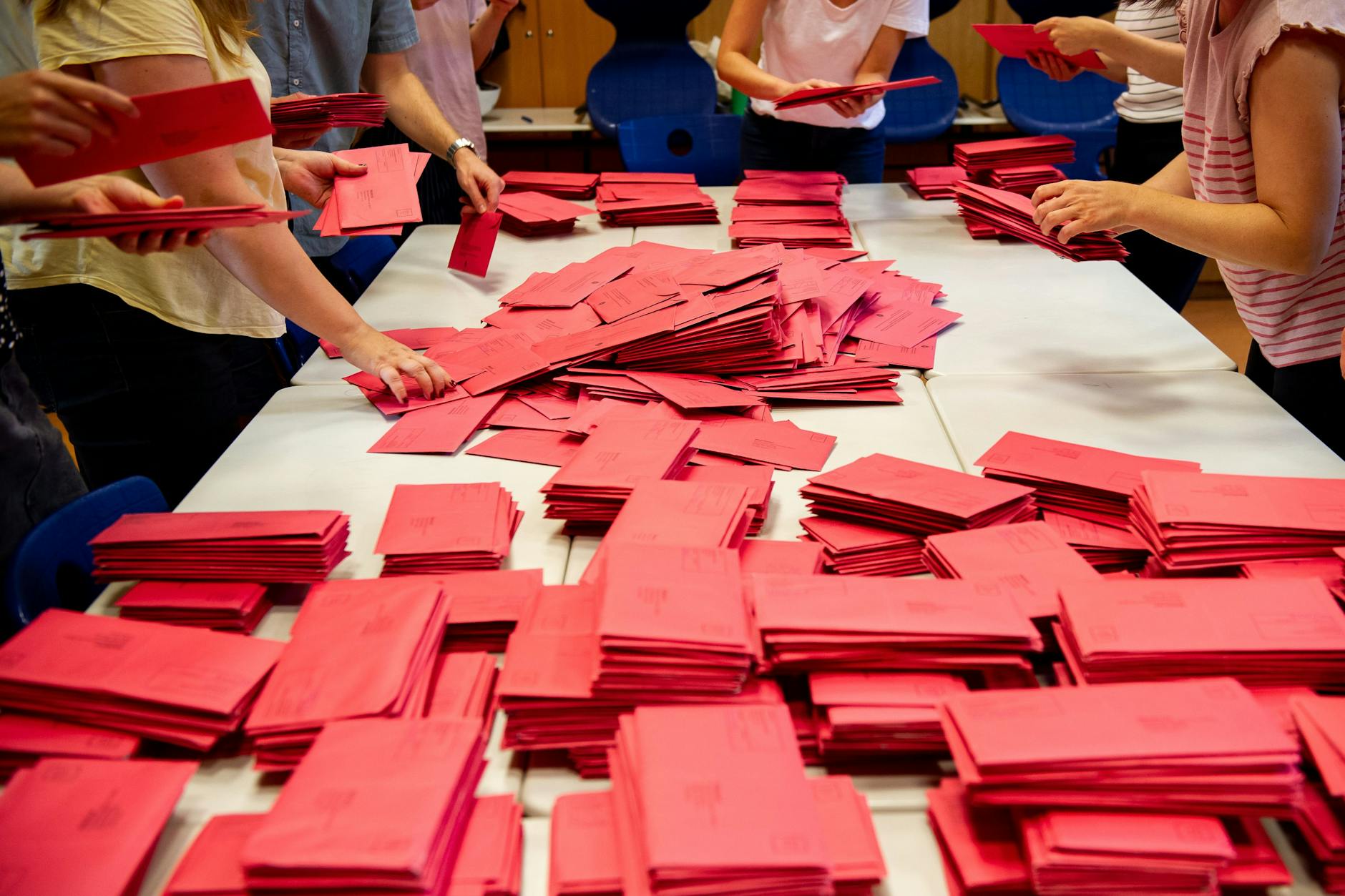 Auszählung der Briefwahl-Stimmen im September.