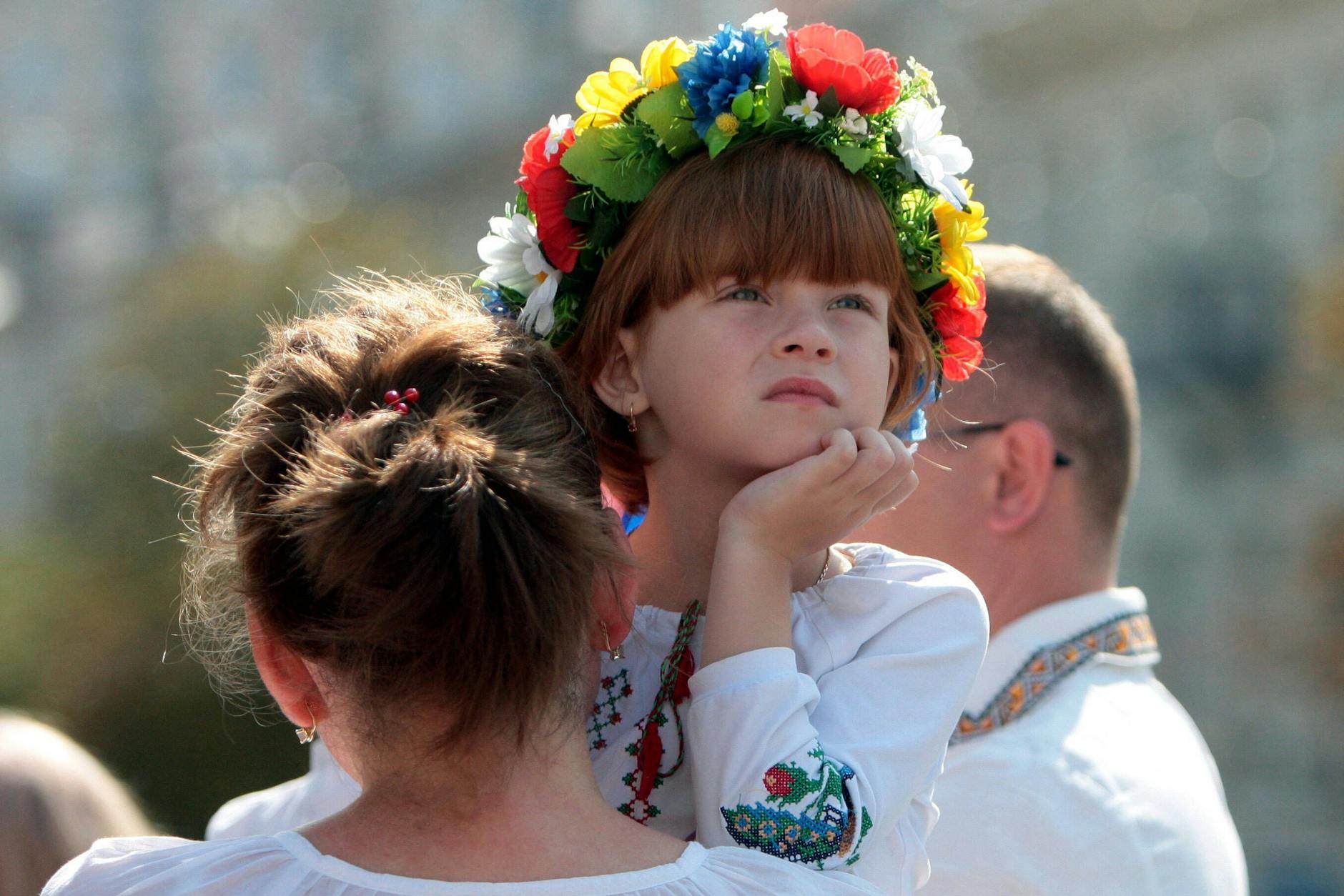 Die Ukraine hat Deutschland einiges voraus. Die ukrainische Tracht zum Beispiel, die Wyschywanka genannt wird, ist etwas für jede Generation.
