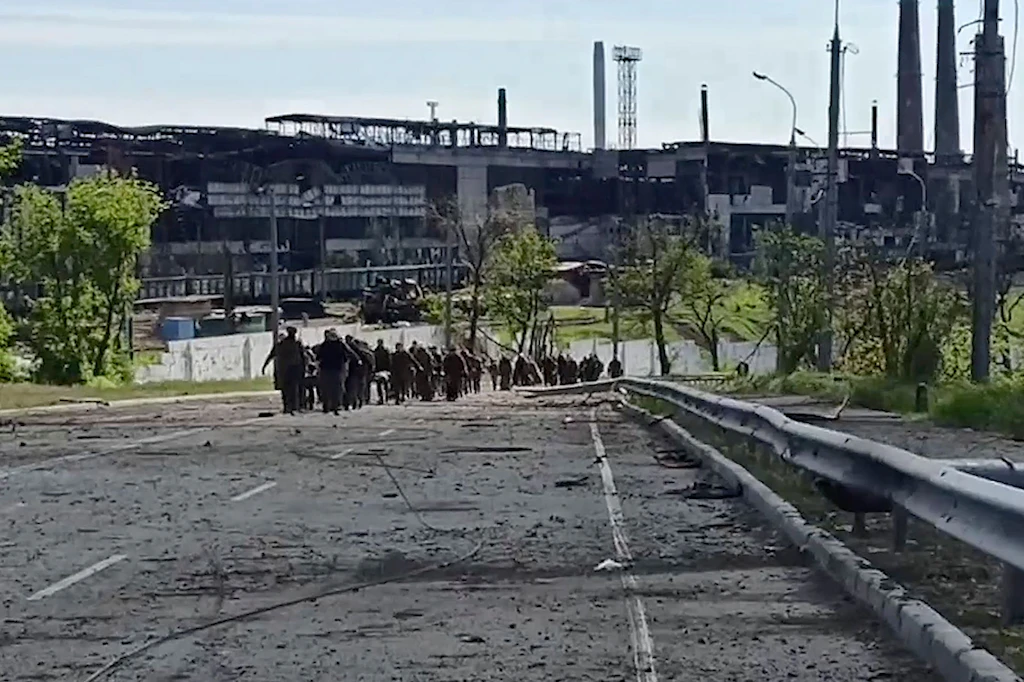Mariupol: Ukrainisches Militär fordert Asow-Kämpfer auf, sich zu ergeben