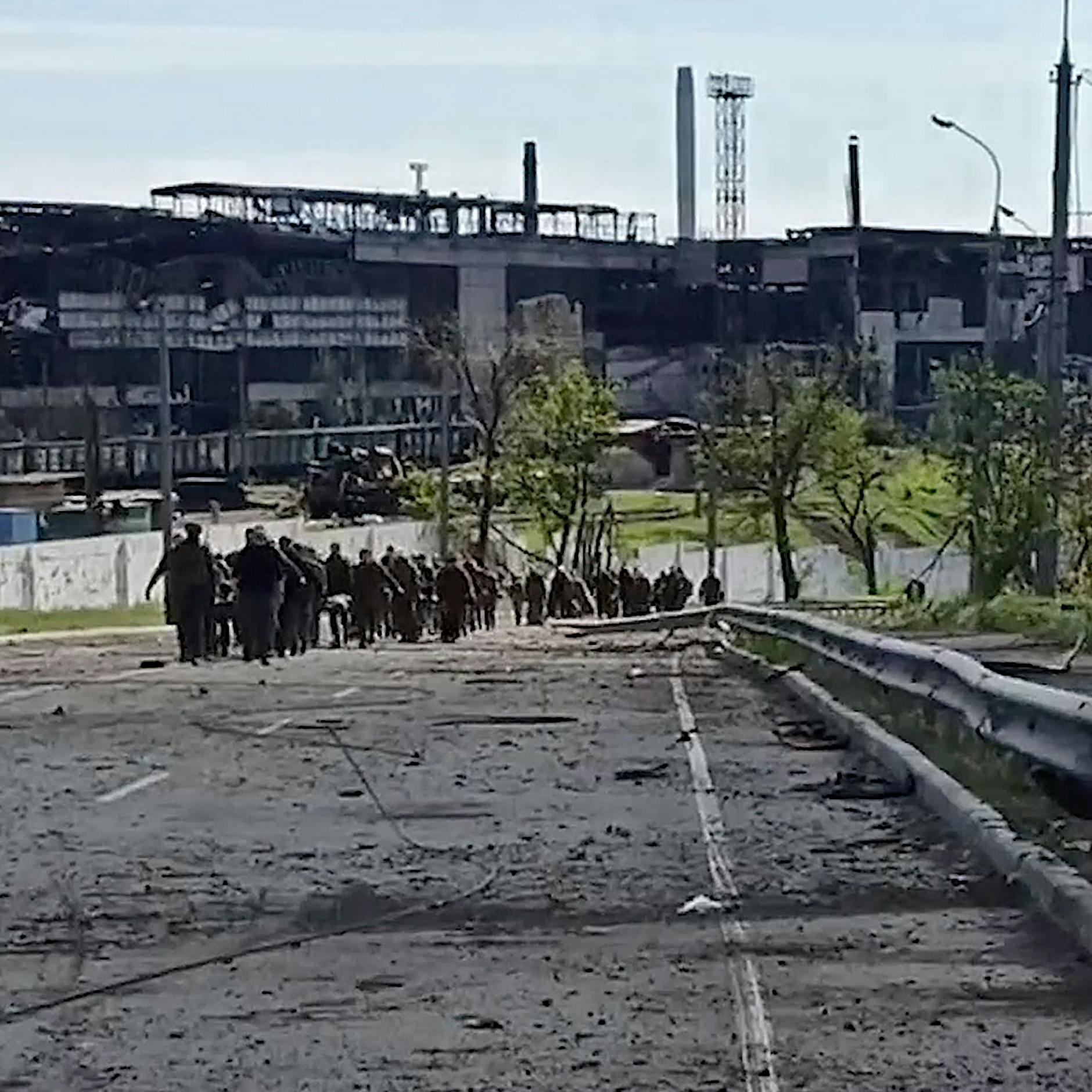 Mariupol: Ukrainisches Militär fordert Asow-Kämpfer auf, sich zu ergeben