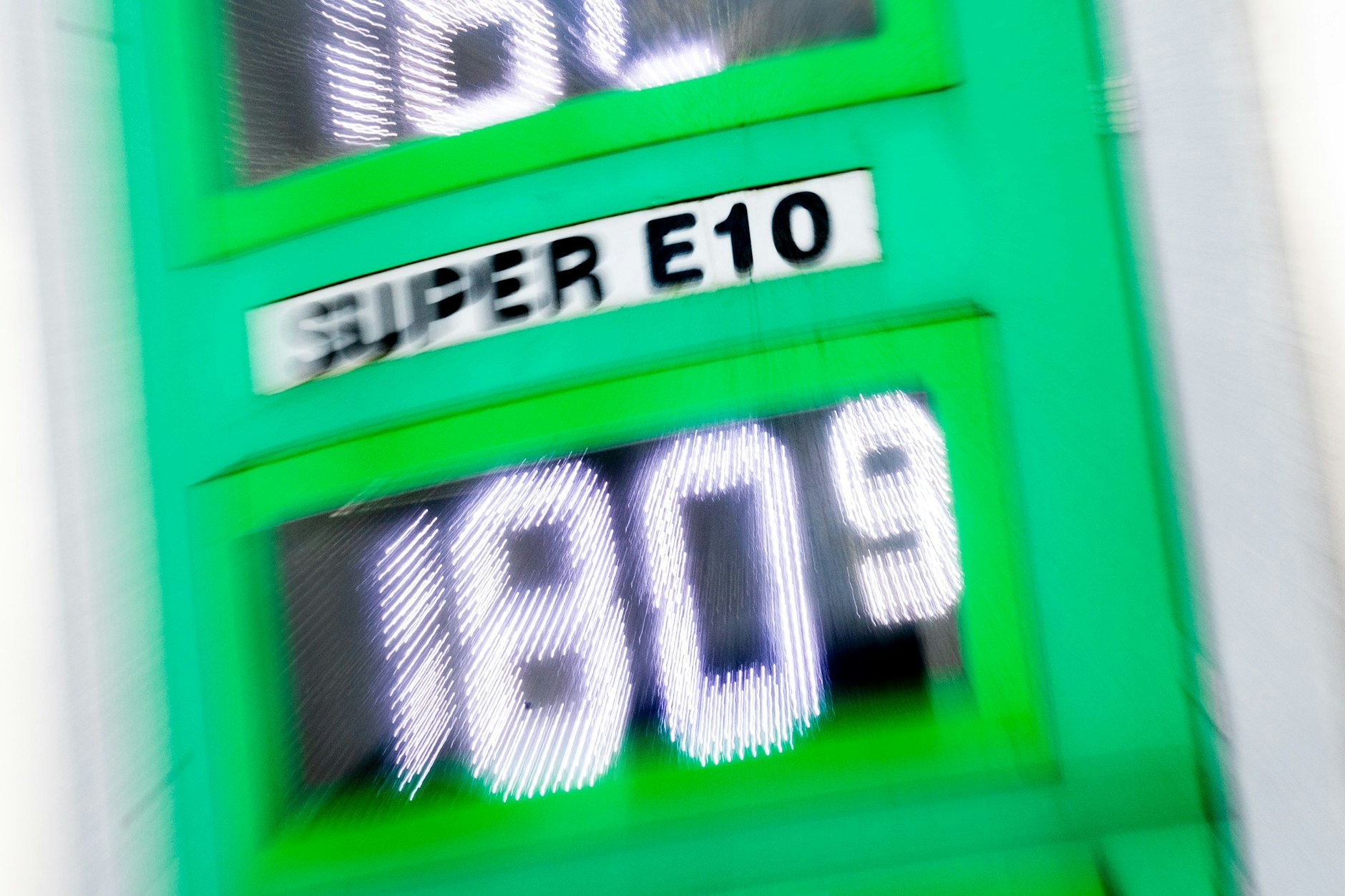 Wird uns ein Teil des Tankrabatts geklaut? Experten haben da so einen Verdacht... 