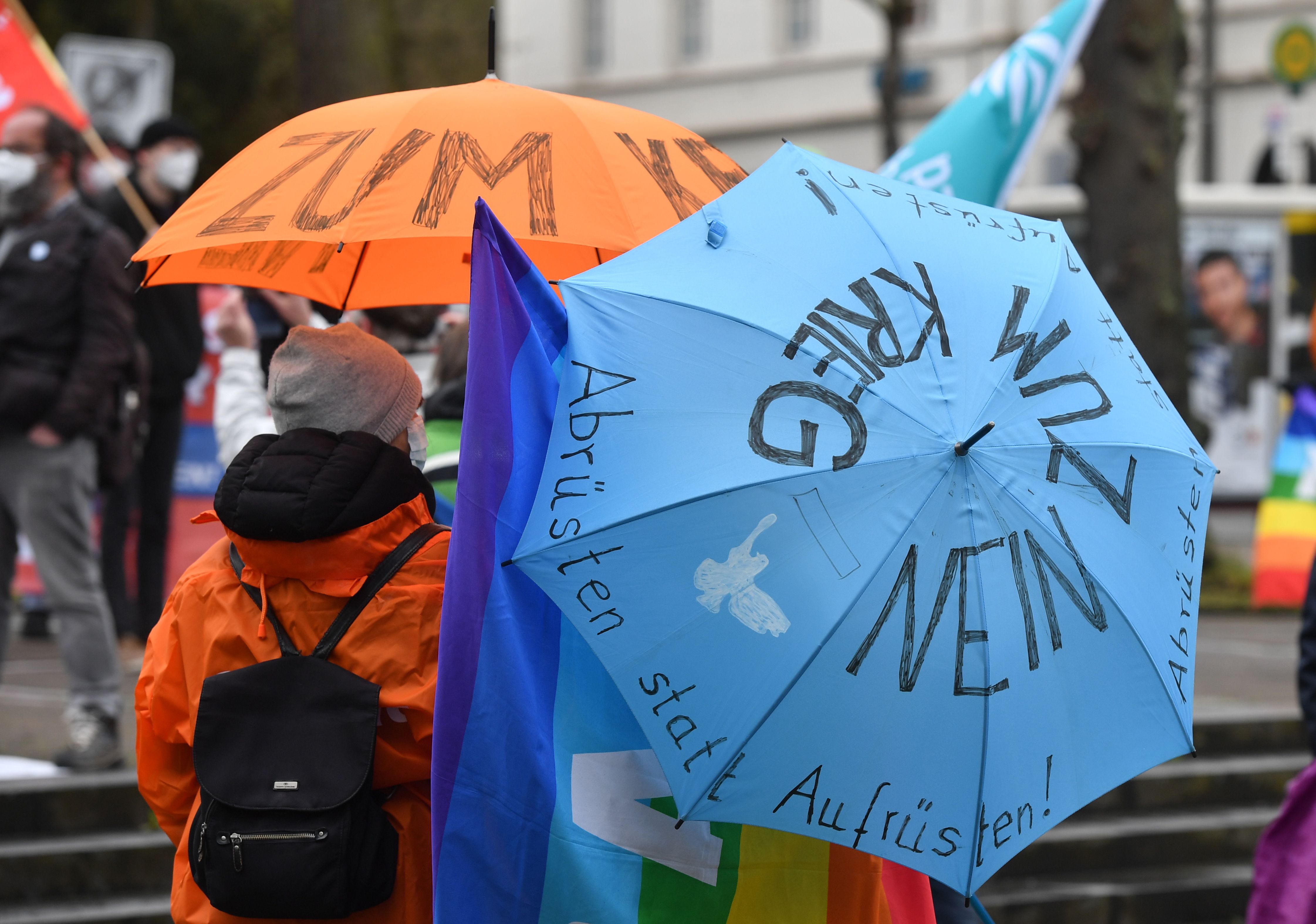 Lafontaine, Dagdelen und Co. auf Anti-Nato-Kongress in der Humboldt-Uni