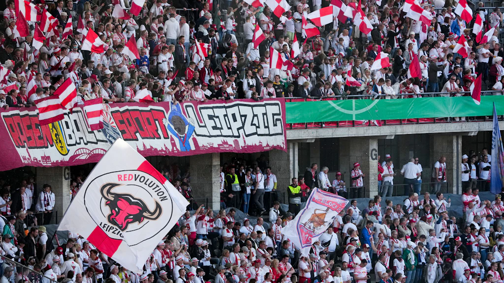 DFB-Pokal-Finale in Berlin: RB-Leipzig-Fans mit Buttersäure attackiert
