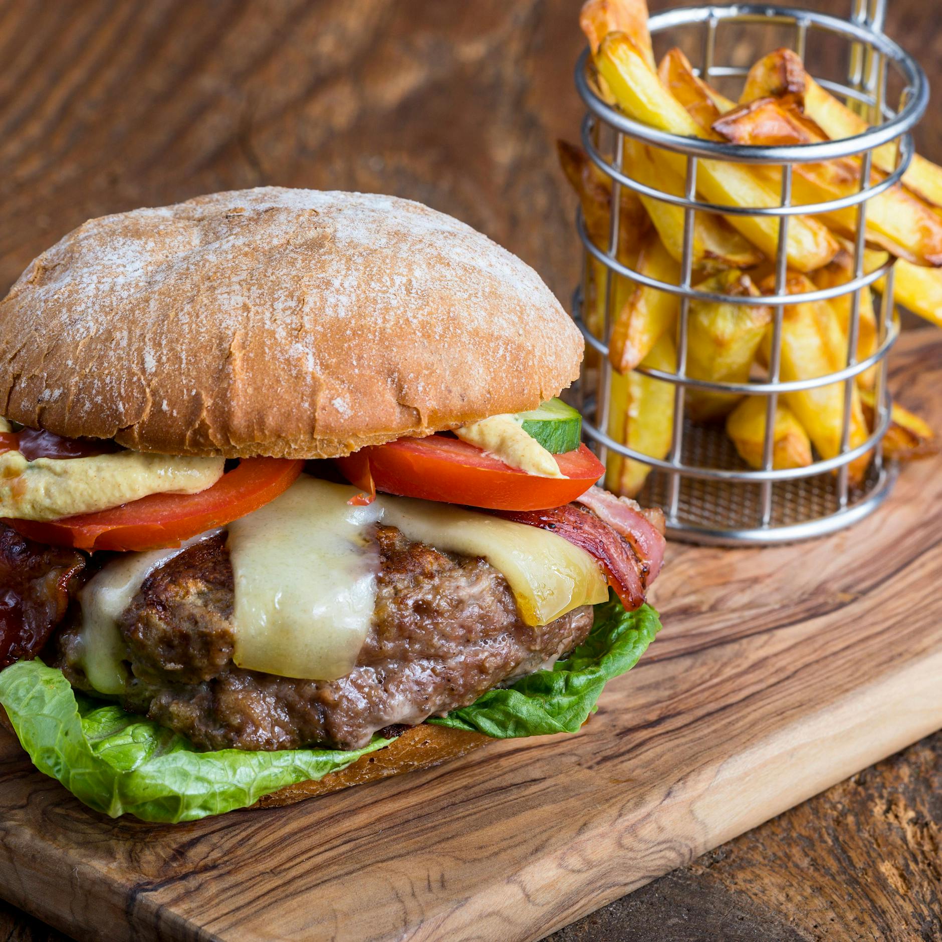 Der beste Burger der Welt – DIESER Tomaten-Trick macht dieses Rezept so unfassbar lecker!