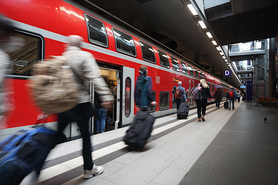 Die Bahn setzt um die Feiertage 50 Züge mehr ein (Symbolbild).