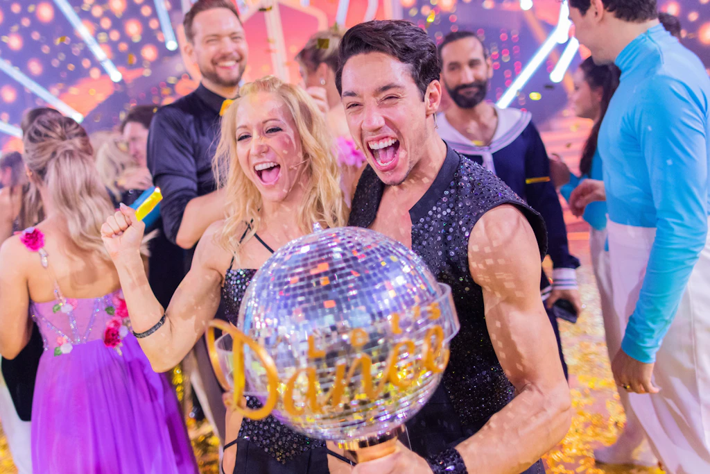 „Let's Dance“-Finale zum Nachlesen: Schlumpf Mathias Mester rockt das Studio +++ Feuerwerk und Tränen bei Janin Ullmann +++ Und der Sieger ist...