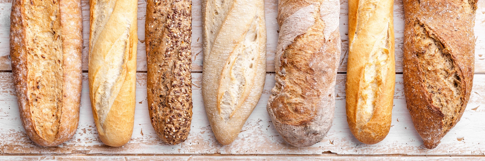 Leckere Baguettes muss man nicht beim Bäcker kaufen - man kann sie auch ganz leicht im eigenen Ofen backen.