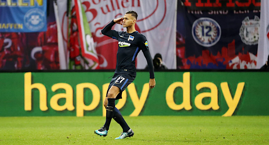 Im Dezember 2017 konnte Doppeltorschütze Davie Selke Herthas sensationellsten Sieg der vergangenen zehn Jahre bejubeln: 3:2 bei RB Leipzig mit nur zehn Mann.