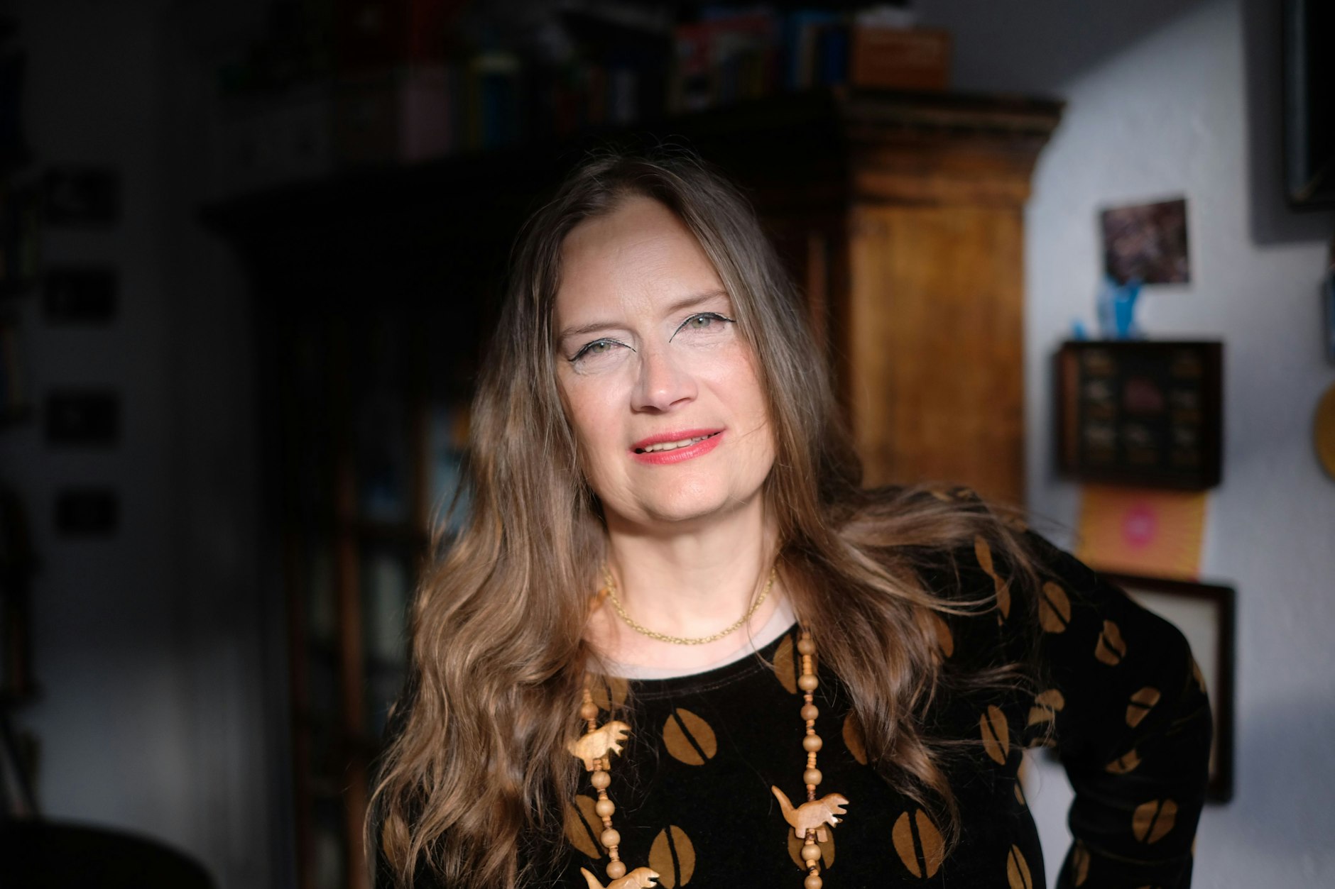 Die Schriftstellerin Tanja Dückers. Zuletzt veröffentlichte sie das Erinnerungsbuch „Mein altes West-Berlin“ in der Bebra-Reihe „Berliner Orte“ und bei Insel den Stadtführer „Das süße Berlin: Die Schokoladenseiten der Hauptstadt“.  

