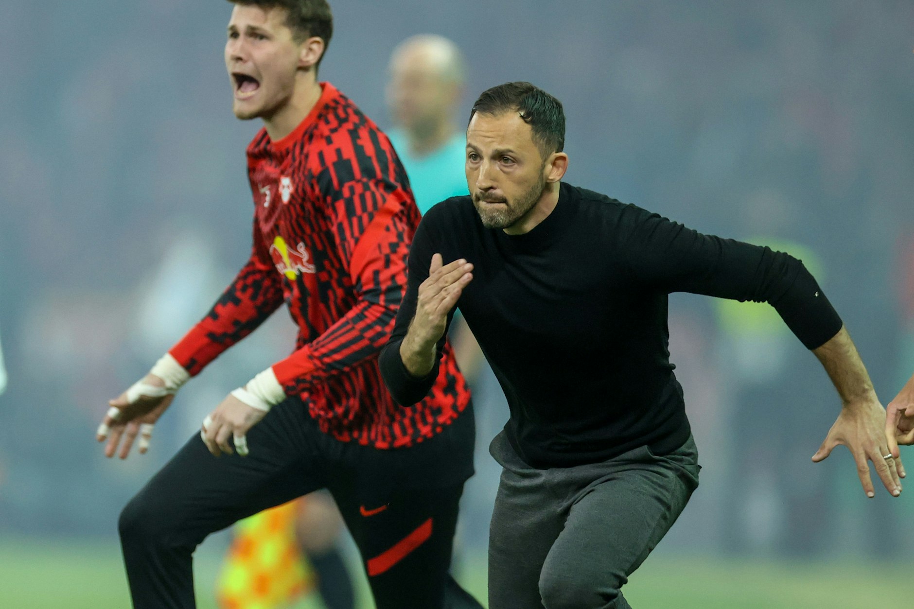 Leipzigs Cheftrainer Domenico Tedesco war beim Finale voll auf Adrenalin, aber bekam auch böse Sprüche zu hören.