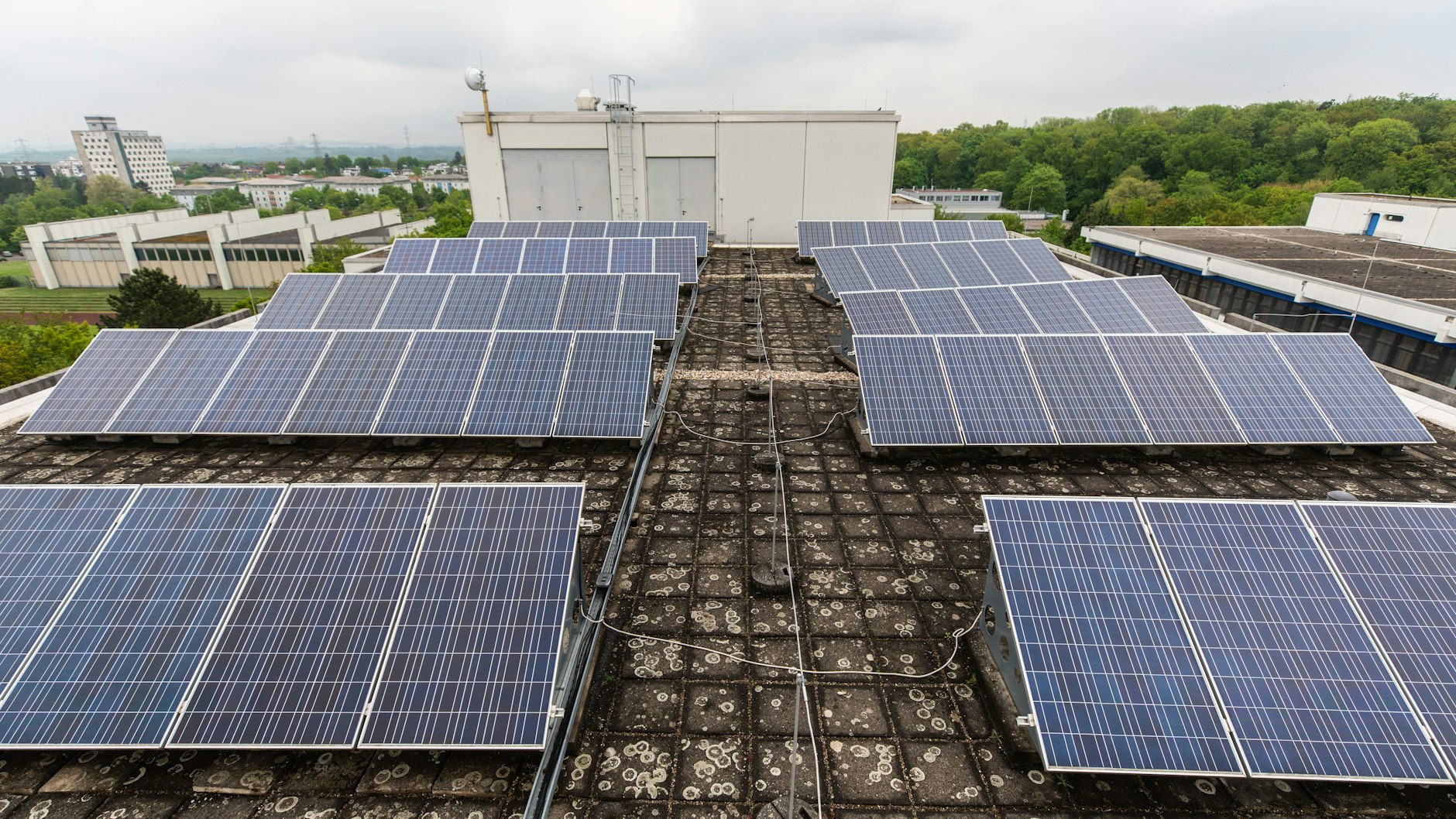 Müssen schneller ans Netz: Photovoltaik-Anlagen.