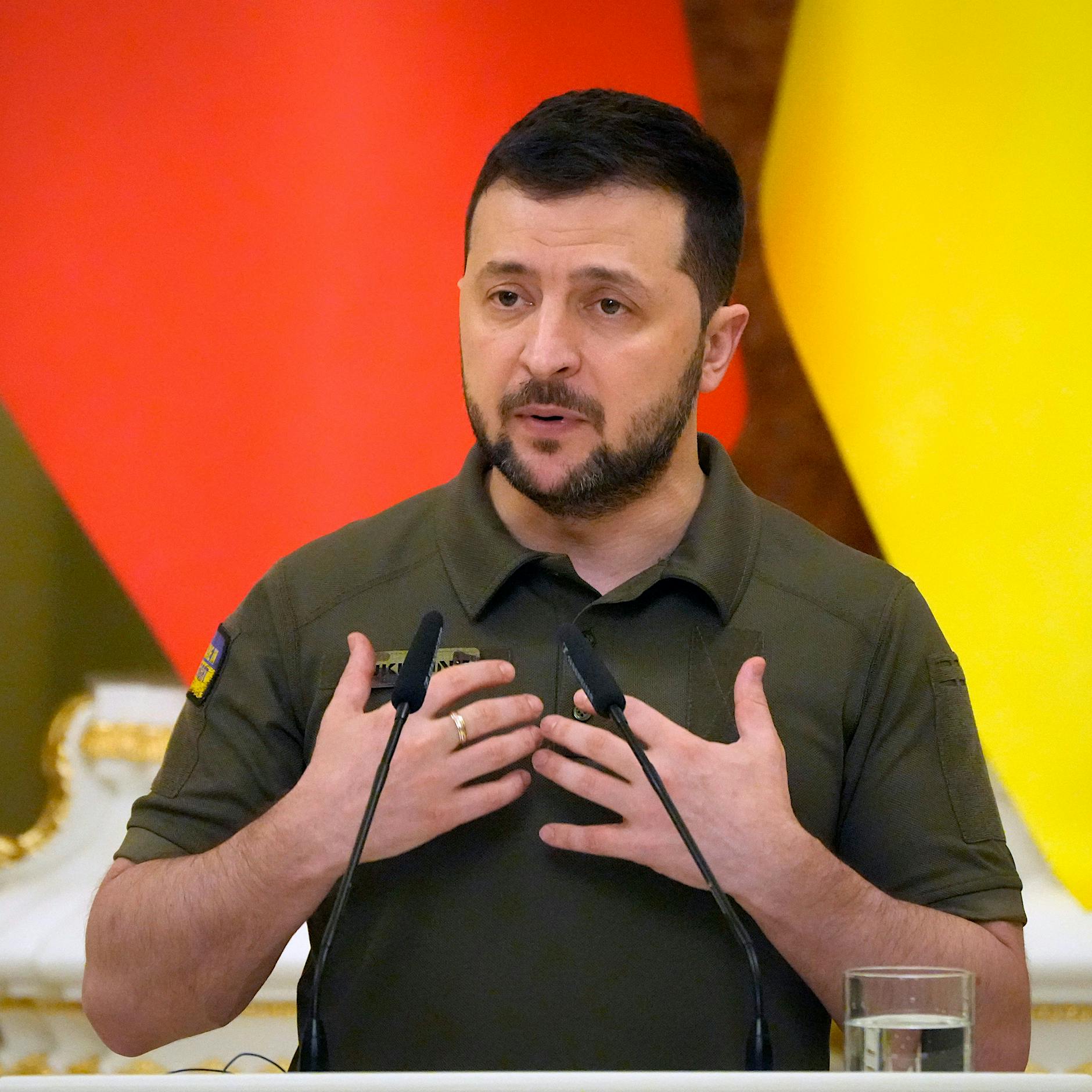 Selenskyj räumt hohe Verluste in der Ostukraine ein