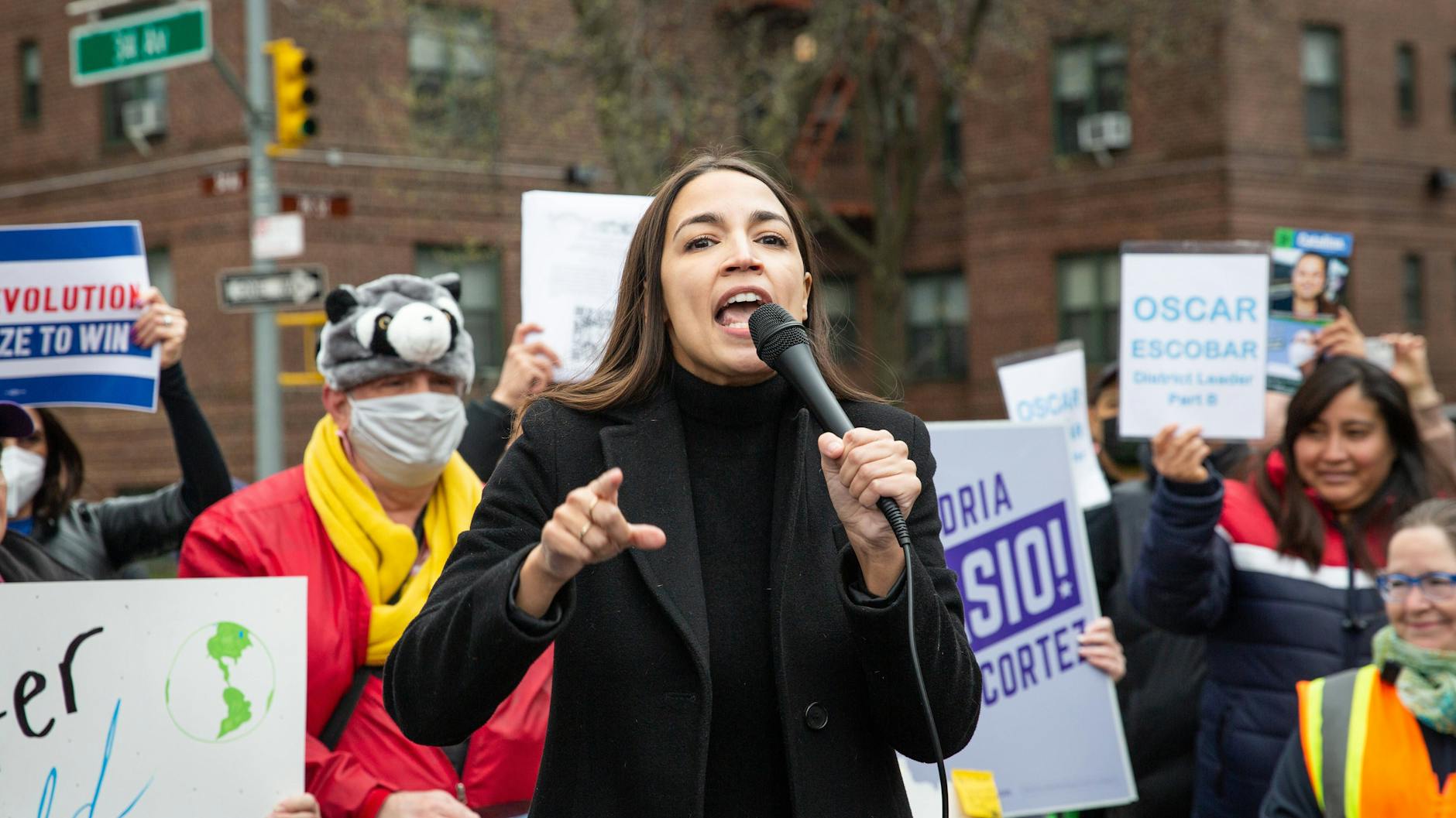 Alexandria Ocasio-Cortez bei einer Wahlkampfveranstaltung in New York, den 27. März 2022