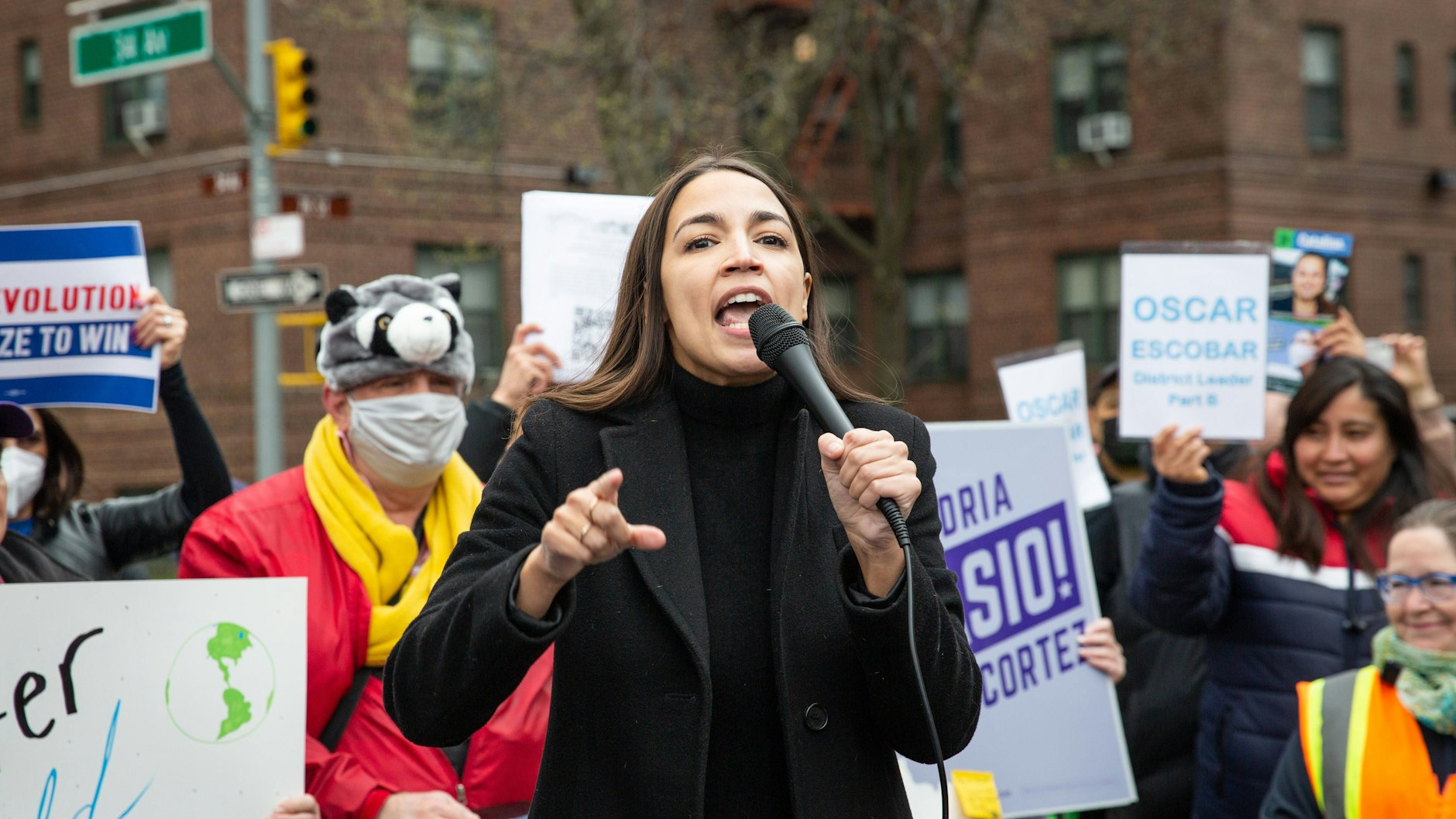 Alexandria Ocasio-Cortez bei einer Wahlkampfveranstaltung in New York, den 27. März 2022