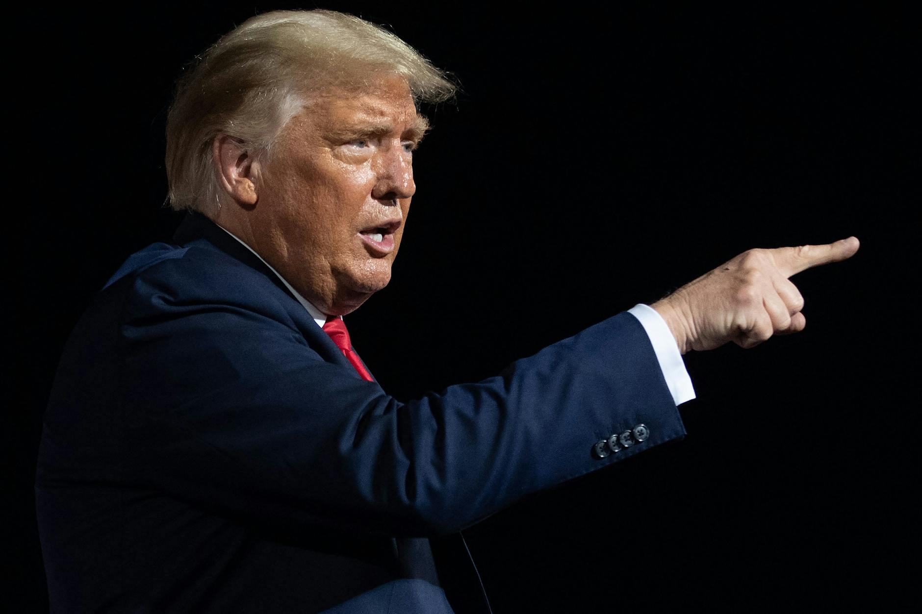 Ex-Präsident Donald Trump bei einer Wahl-Kundgebung für republikanische Parteikollegen im US-Bundesstaat North Carolina.