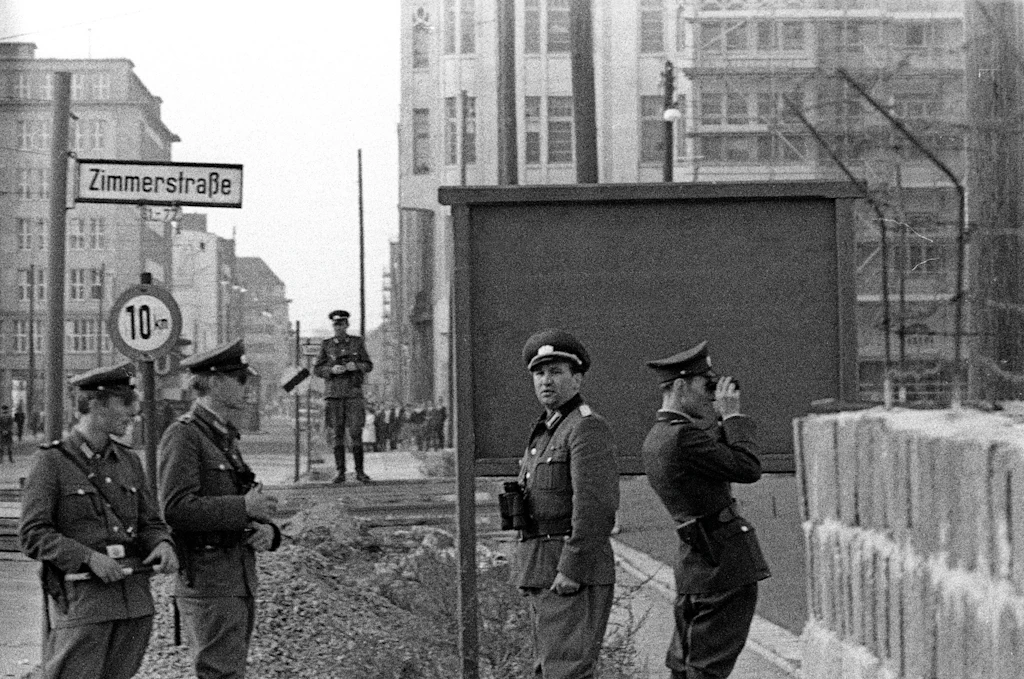 Stacheldraht durch Deutschland: DDR schloss Grenze vor 70 Jahren