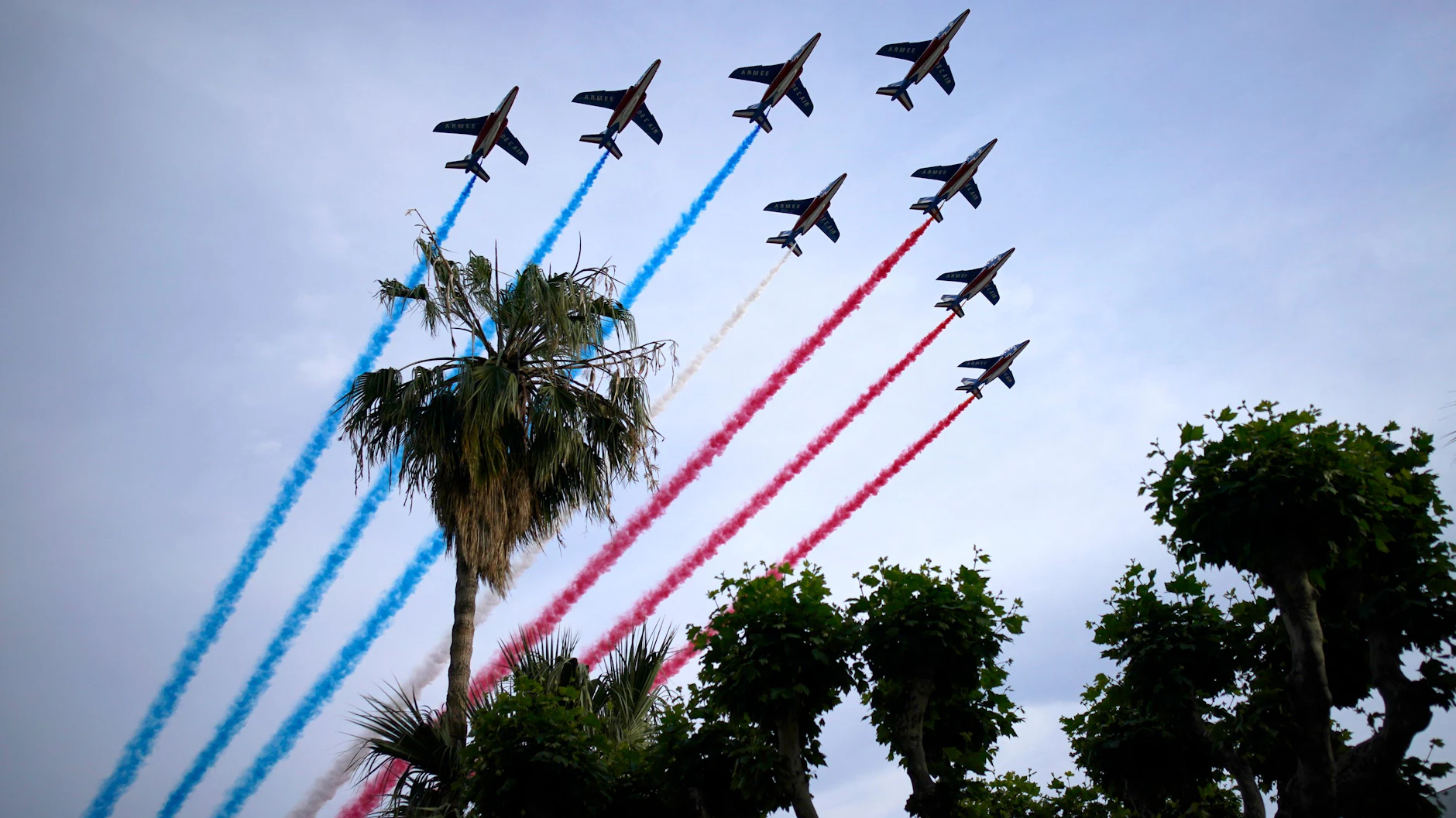 Französische Alpha Jets machen Werbung für den neuen „Top Gun“-Film.