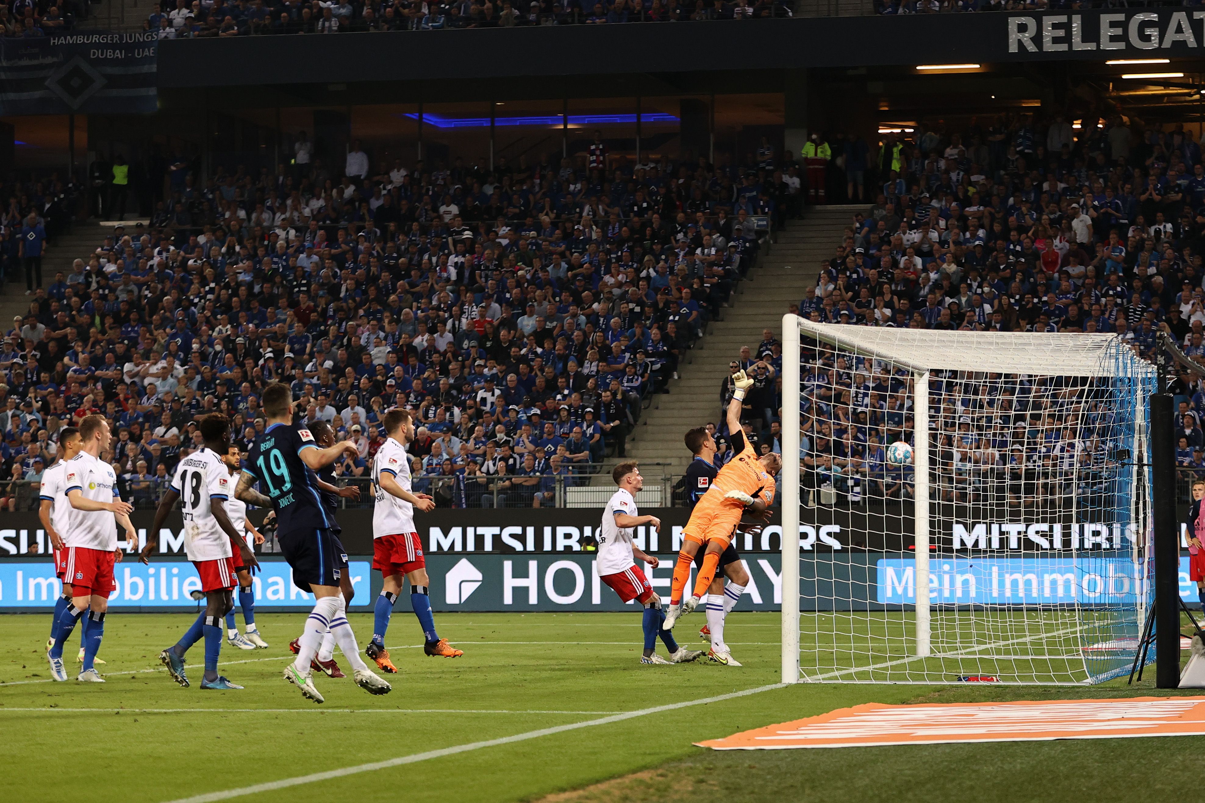 Image - 2:0 beim HSV! Retter Marvin Plattenhardt zirkelt Hertha BSC zum Klassenerhalt