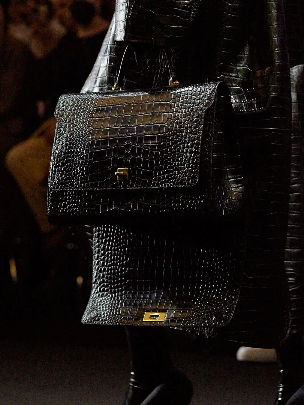 Diese Balenciaga-Tasche öffnet sich nach unten. Das Modell gehört zur&nbsp;„Money Bag line“.