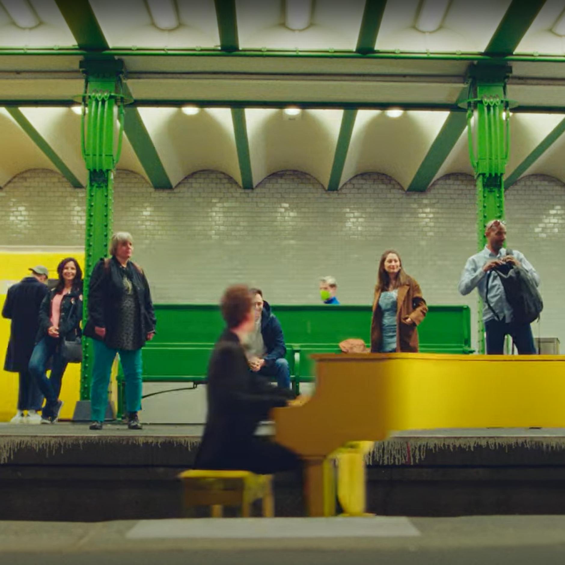 Musikvideo zum 9-Euro-Ticket: BVG parodiert Danger Dan