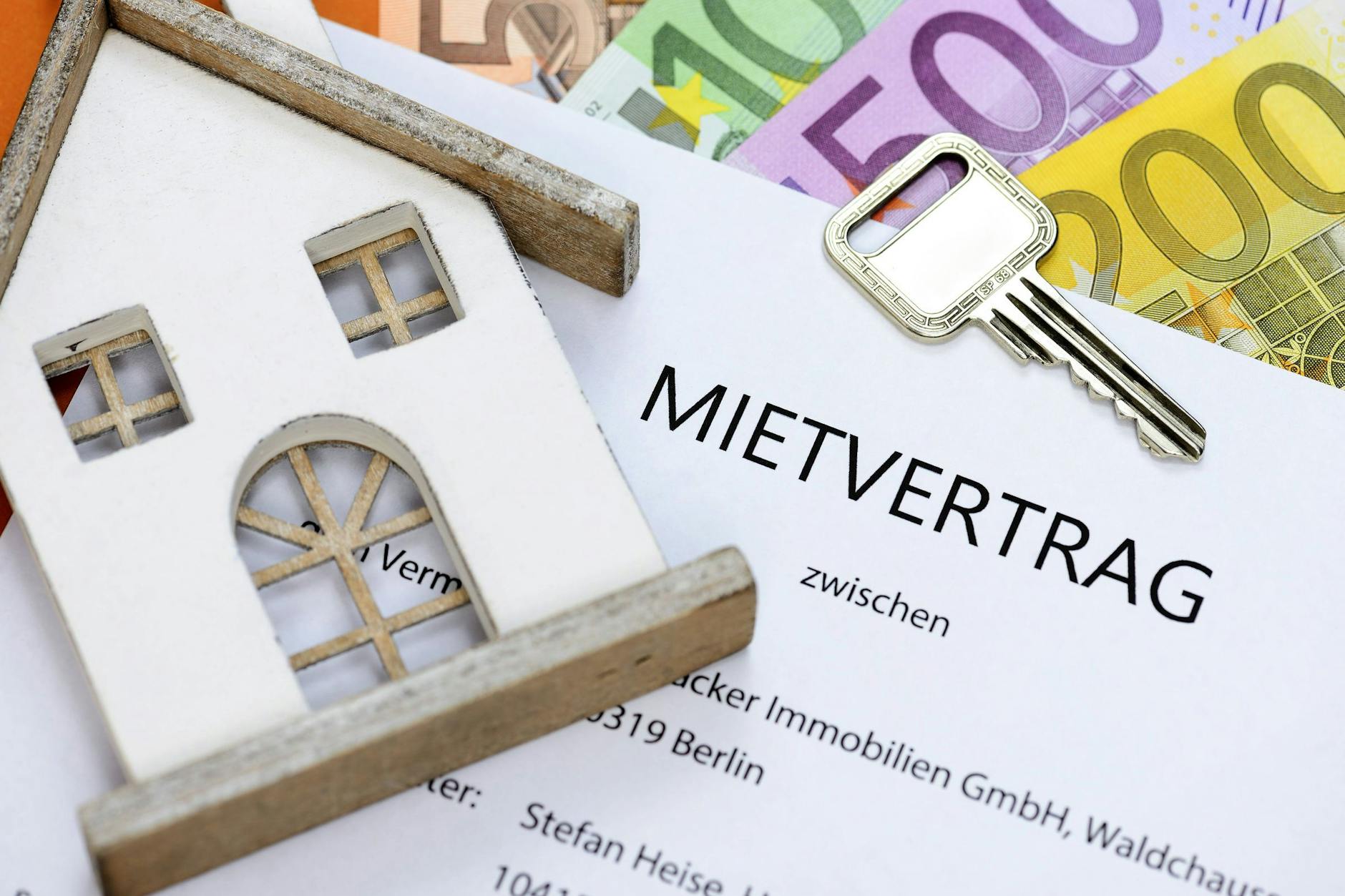 In Berlin werden besonders viele Wohnungen mit befristeten Mietverträgen angeboten.