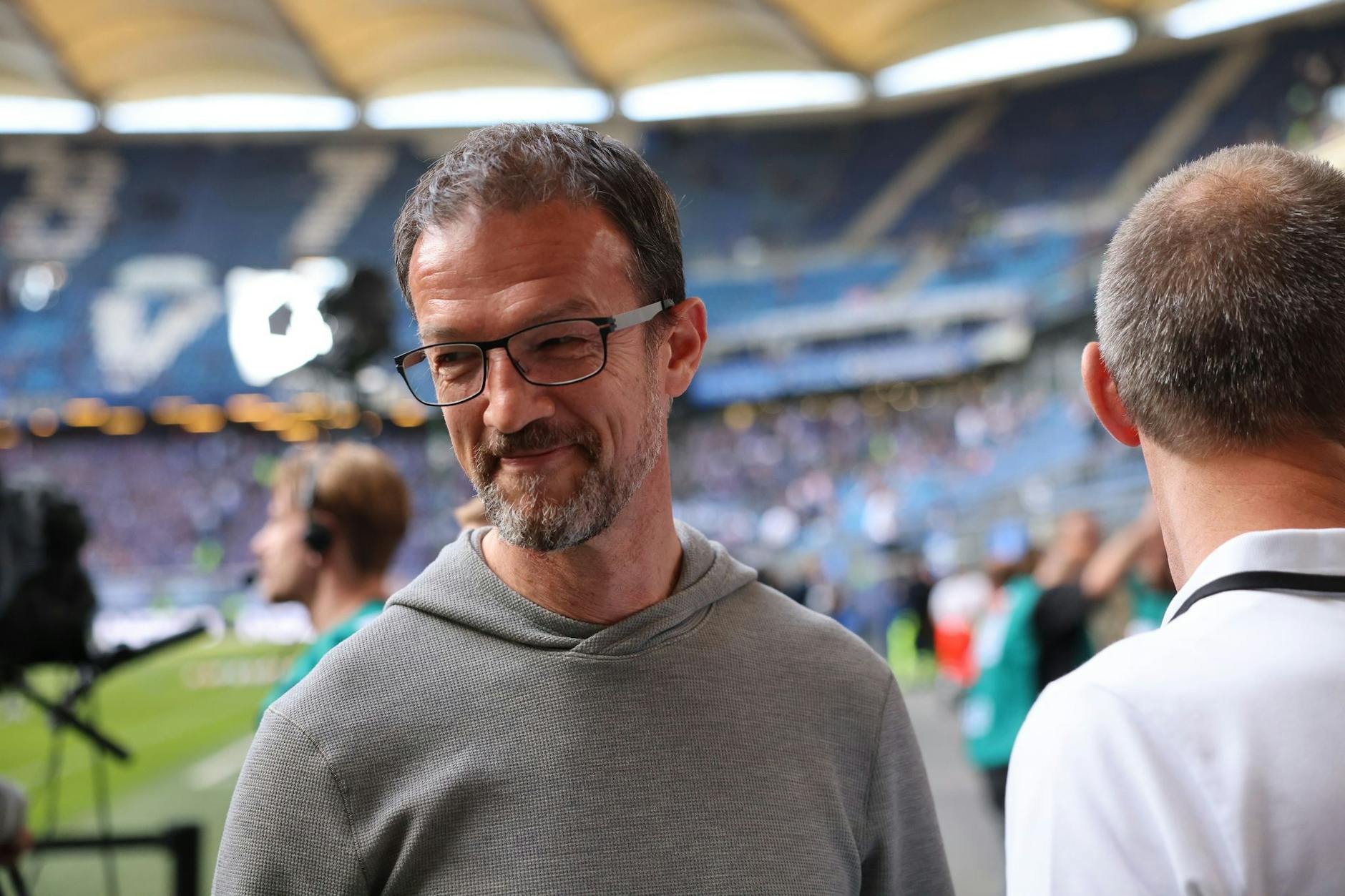 Herthas Manger Fredi Bobic hatte endlich mal Grund zu guter Laune. Klassenerhalt doch noch geschafft.