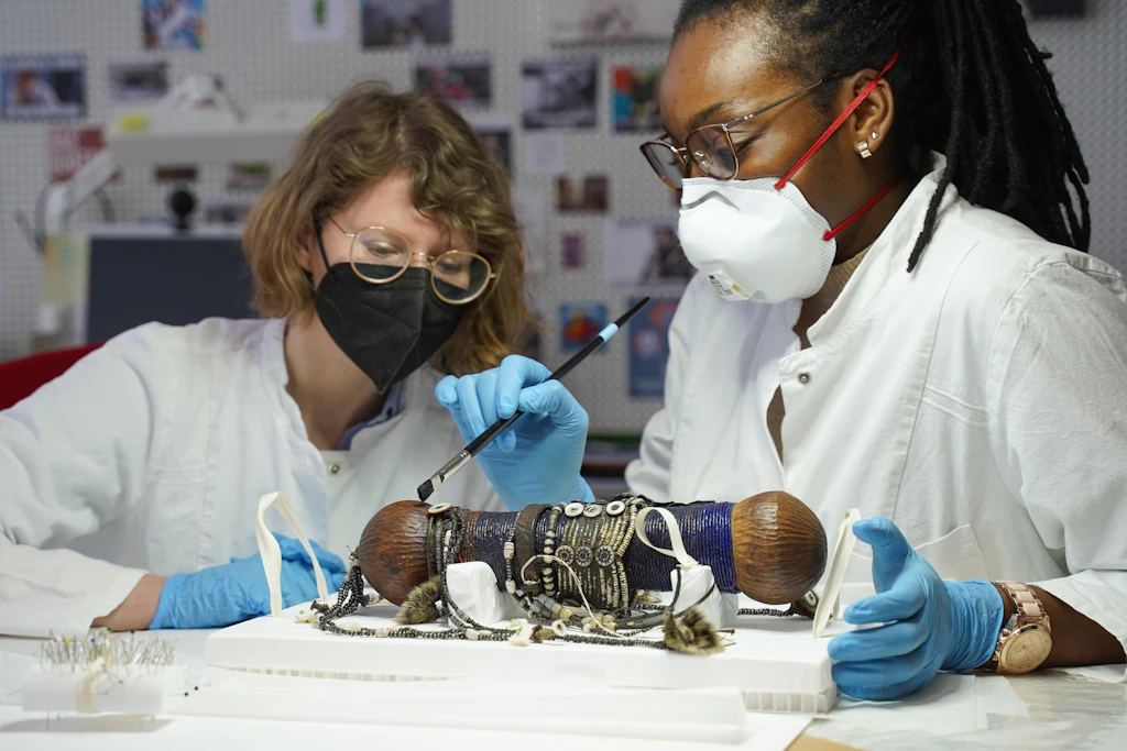 Restitution: Berliner Museum übergibt 23 Raubkunst-Objekte an Namibia