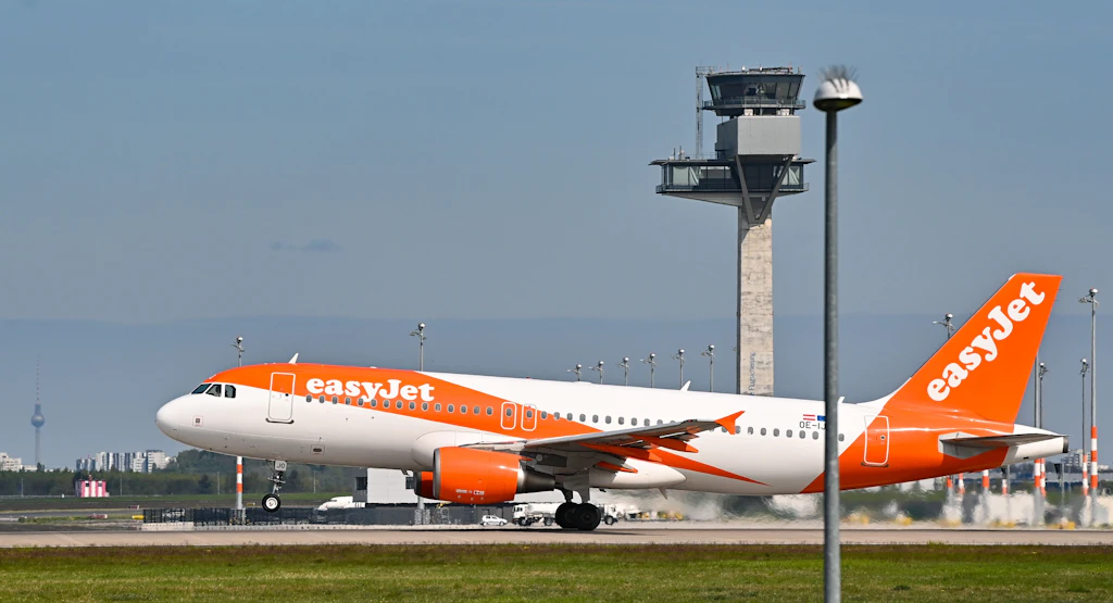 Easyjet: Erst „Kotzkurven“-Verzicht und jetzt deutlich weniger Flugzeuge und Personal am BER
