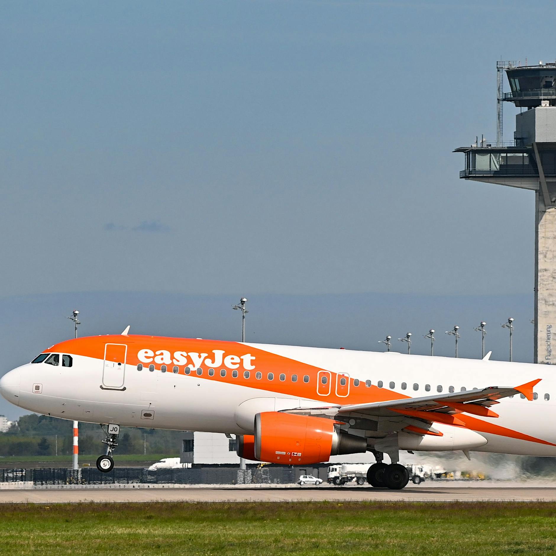 Easyjet: Erst „Kotzkurven“-Verzicht und jetzt deutlich weniger Flugzeuge und Personal am BER