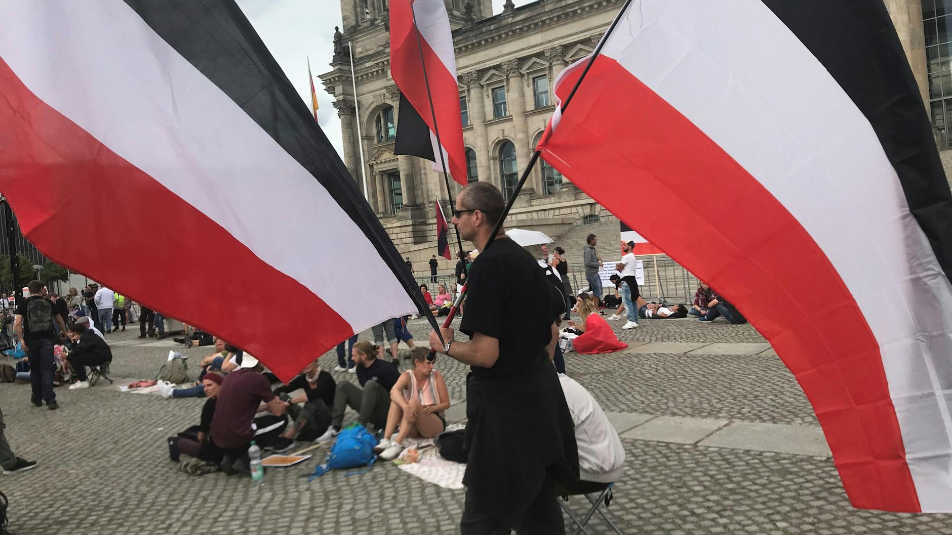 Die Demonstrationen gegen die Corona-Maßnahmen haben vor allem am Anfang Reichsbürger und Rechtsextremisten angezogen. Anschluss fanden sie in Berlin aber nicht wirklich.