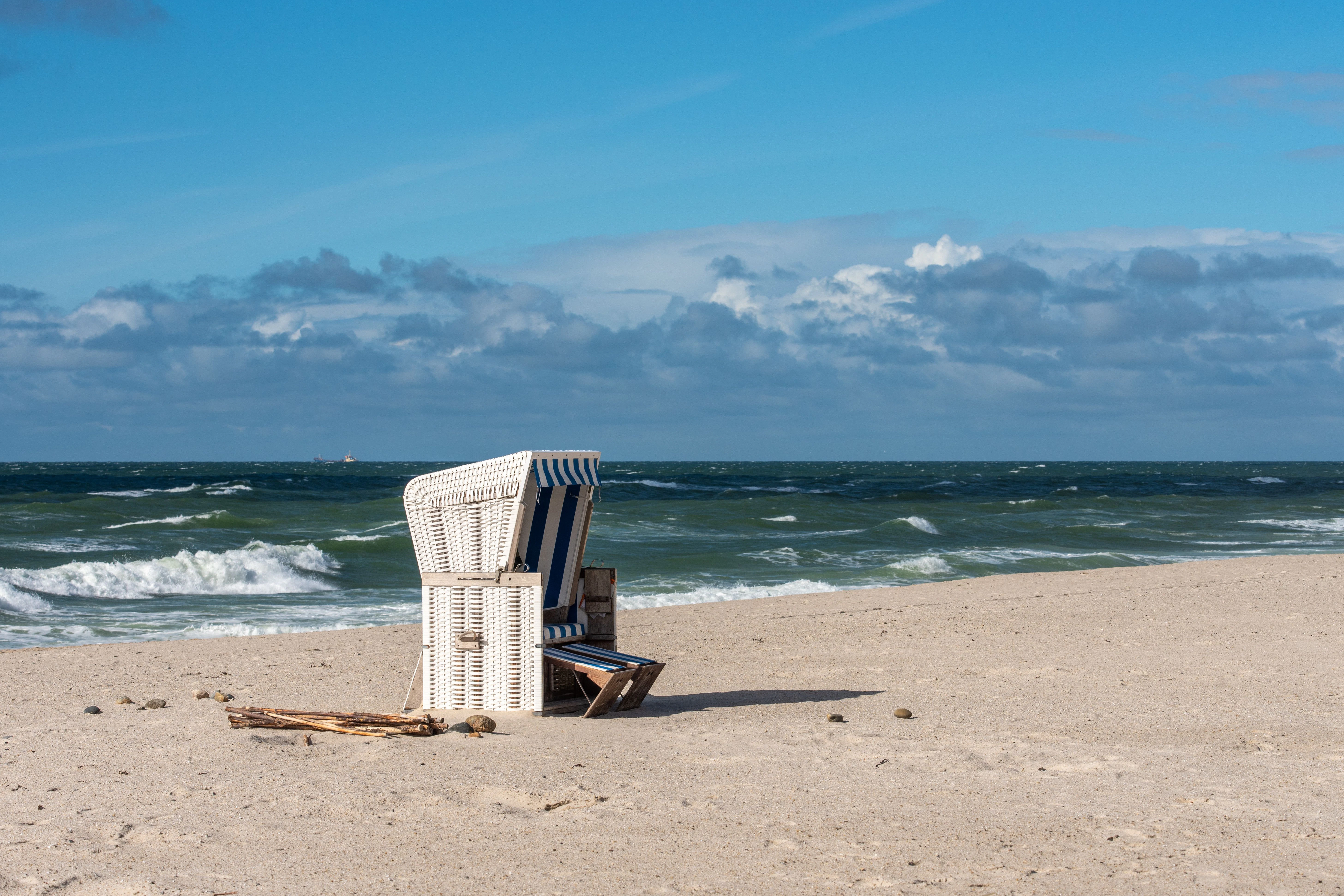 Strandkorb an der Nordsee: Bald kann man wieder direkt von Berlin nach Sylt fahren.