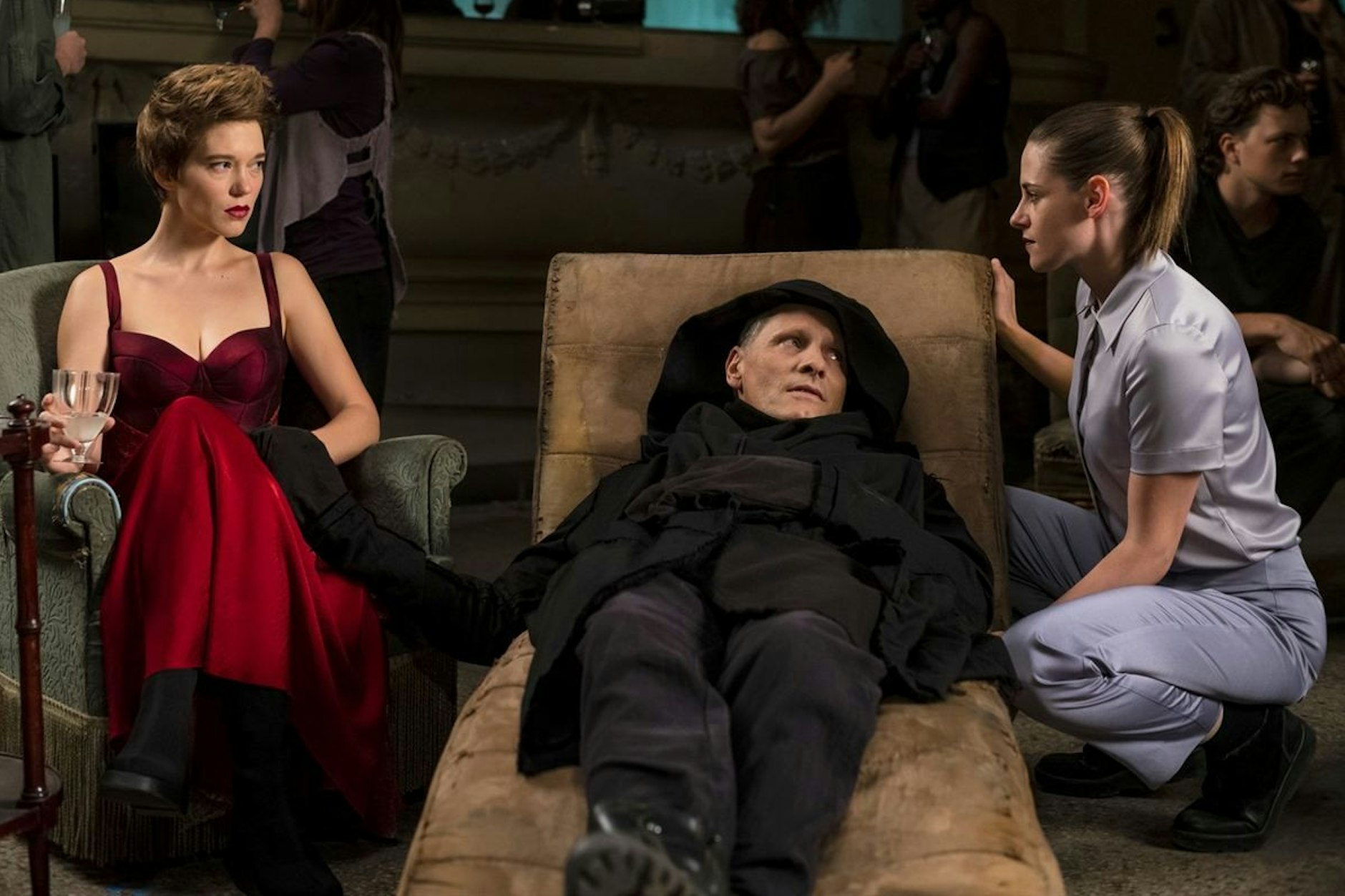 Léa Seydoux, Viggo Mortensen und Kristen Stewart in „Crimes of the Future“.