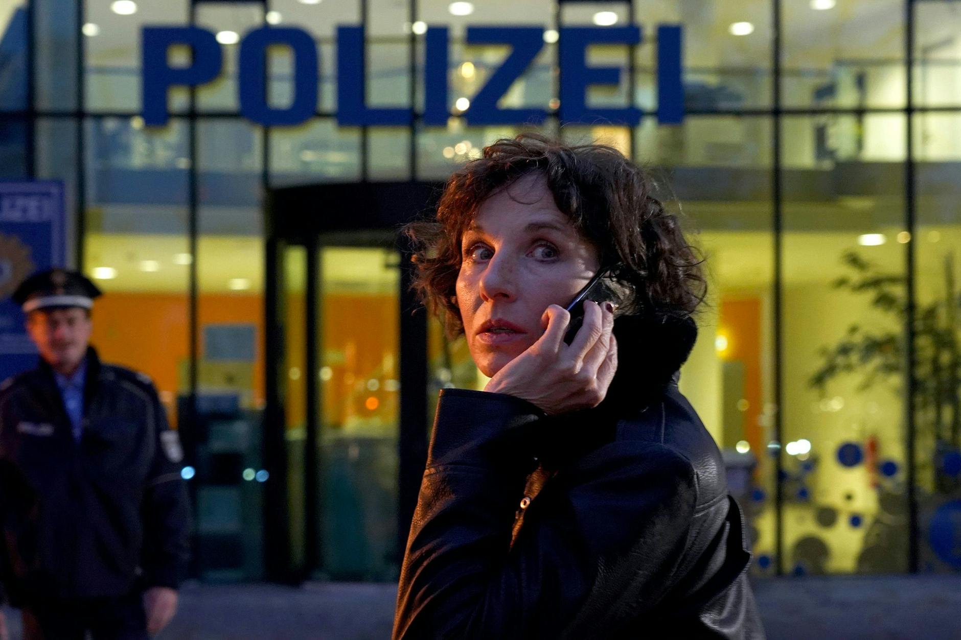 Nina Rubin (Meret Becker) in einer Szene des ARD-Krimis «Tatort - Das Mädchen, das allein nach Haus' geht» vom vergangenen Sonntag. Meret Becker ist beim Berliner «Tatort» nicht mehr dabei. Sie hat sich mit einem dramatischen Finale verabschiedet.