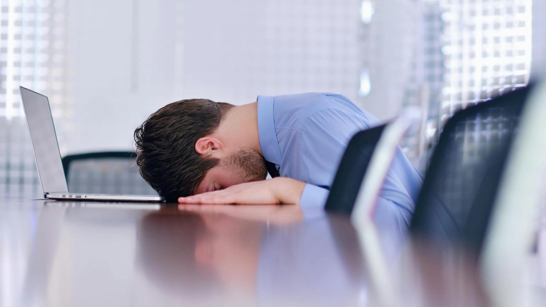 Der Bedarf für psychotherapeutische Behandlungen in Deutschland ist groß. Viele müssen daher lange auf einen Therapieplatz (Symbolbild).