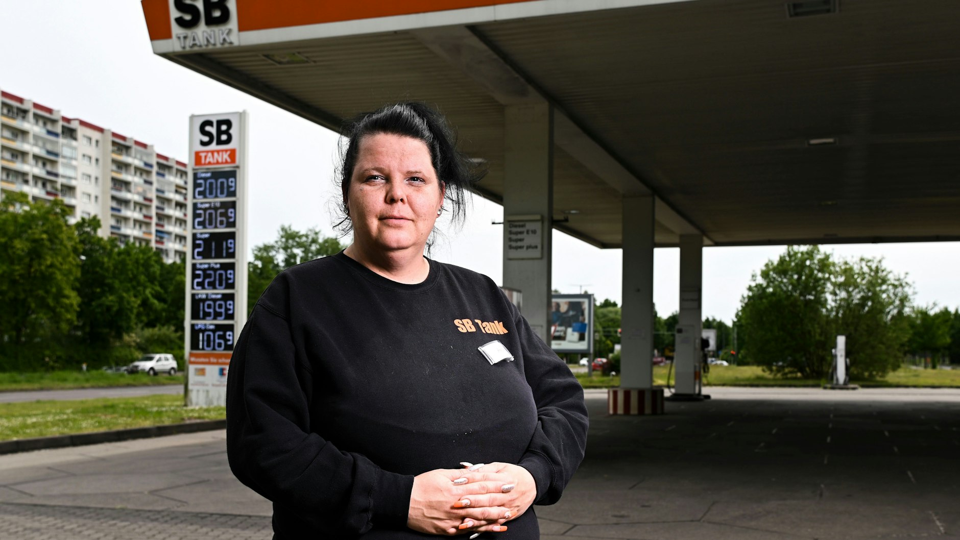 Heike Wassermann arbeitet in Marzahn an der Tankstelle.
