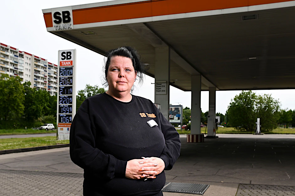 Heike Wassermann arbeitet in Marzahn an der Tankstelle.
