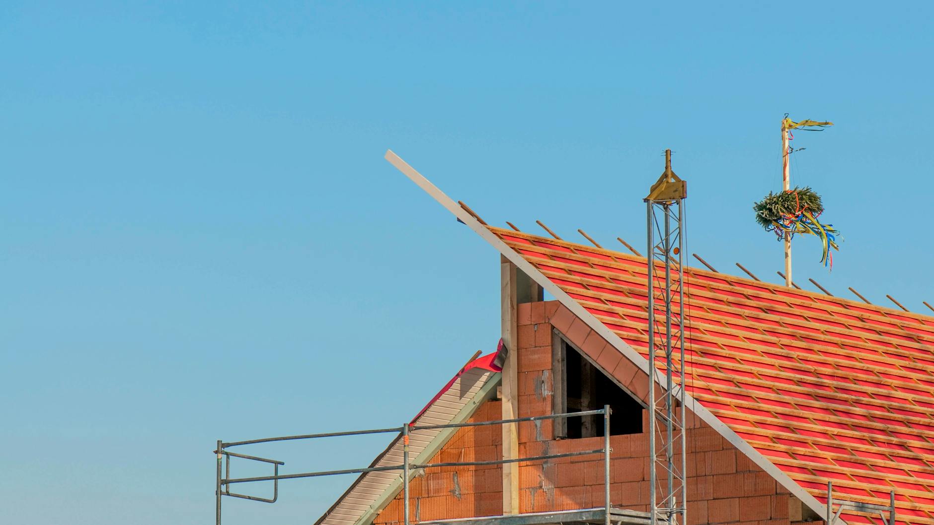 Ob Bauen oder Kaufen: Der Weg zur eigenen Immobilie wird immer teurer.