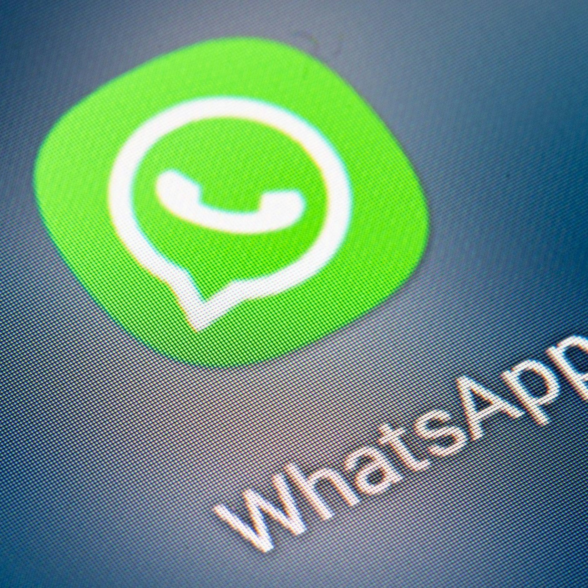 ARCHIV - Nachrichten konnten per WhatsApp nicht verschickt werden. Foto: Fabian Sommer/dpa/dpa-tmn