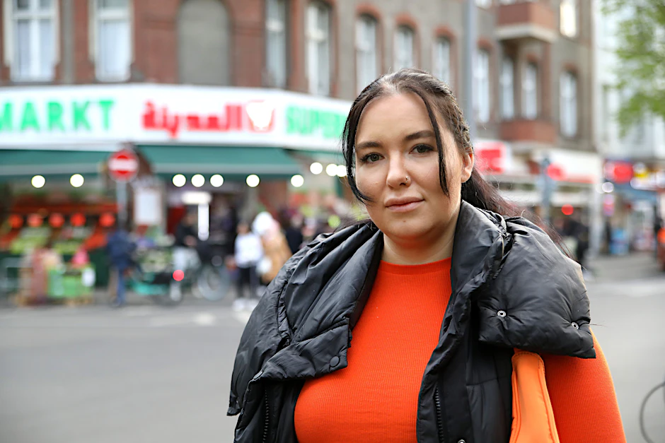 Geriet in eine Großkontrolle in einer Shishabar: Melly A. steht an der Sonnenallee.
