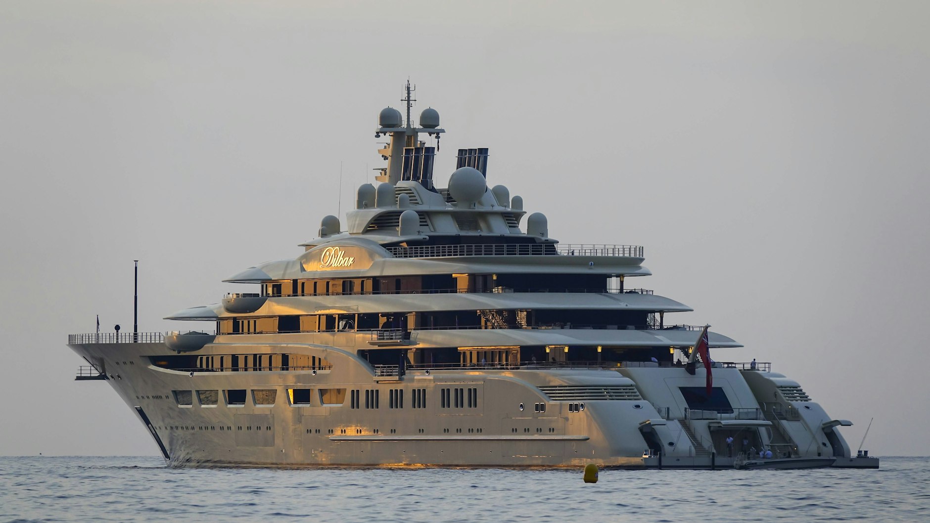 Die 156 Meter lange Motoryacht Dilbar gehört dem russischen Oligarchen und Milliardär Alisher Usmanov.