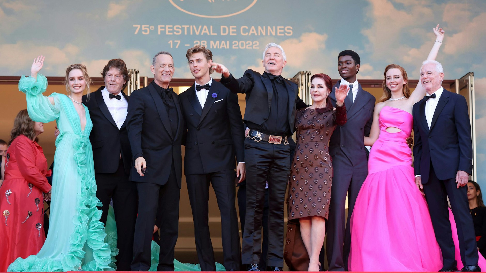 Olivia DeJonge, Jerry Schilling, Tom Hanks, Austin Butler, Regisseur Baz Luhrmann, Priscilla Presley, Alton Mason, Natasha Bassett und Produzent Patrick McCormick besuchen die Premiere des Films «Elvis» bei den Filmfestspielen in Cannes.