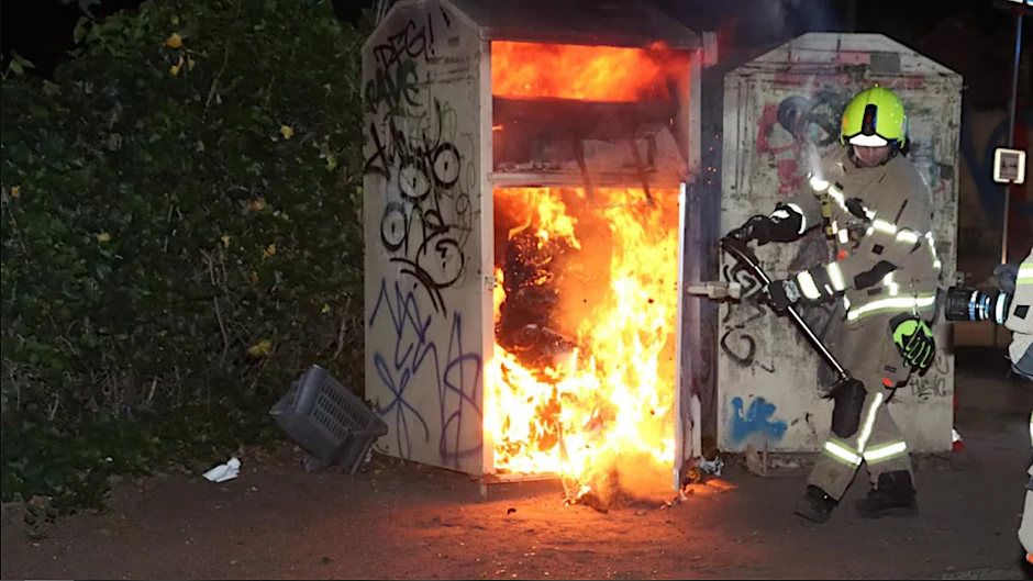 Feuerwehrleute mussten den Brand löschen.